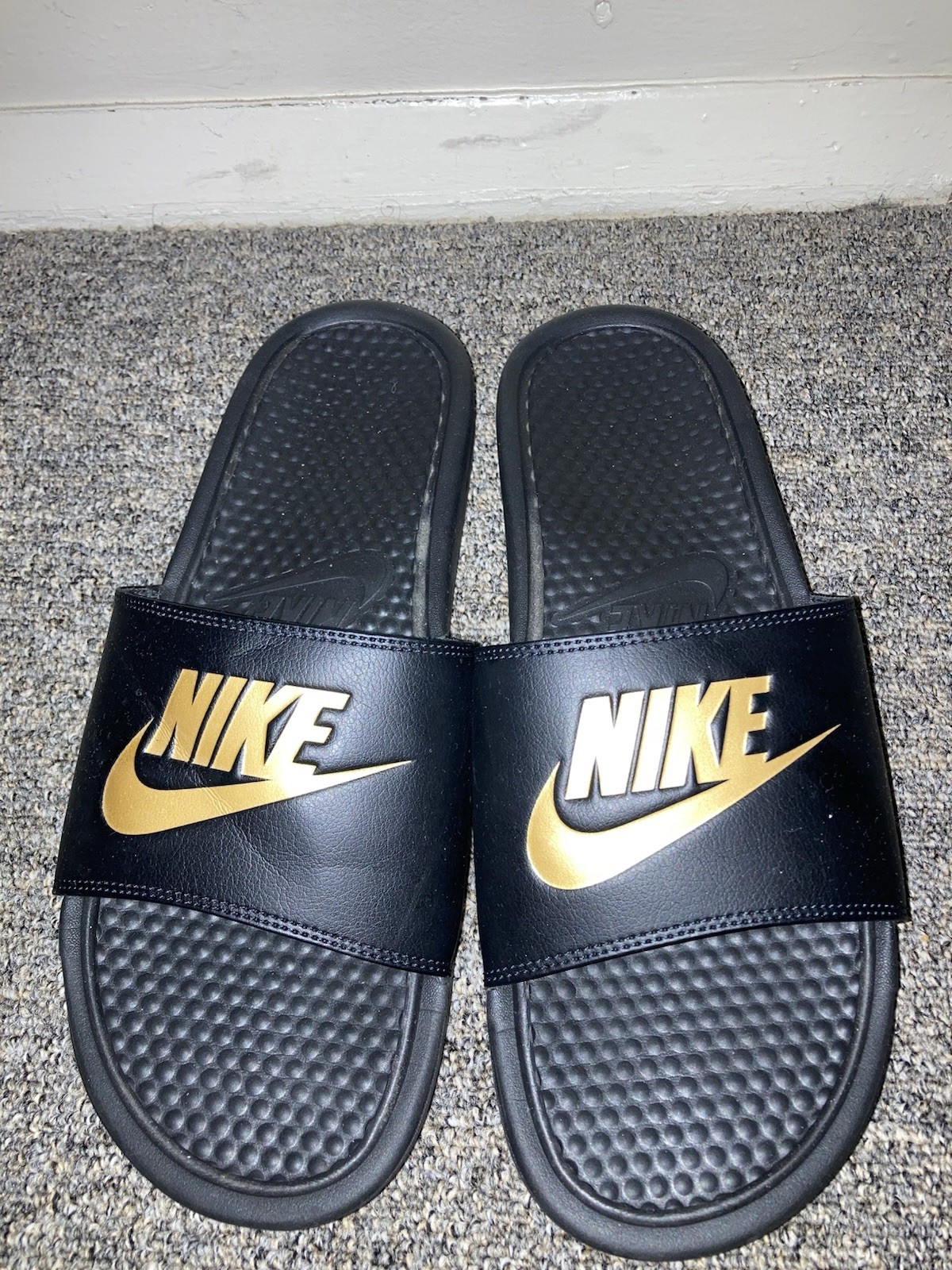 Nike Benassi JDI Men’s Slide Sandals Black/Gold Logo Slip On US 12 Men’s