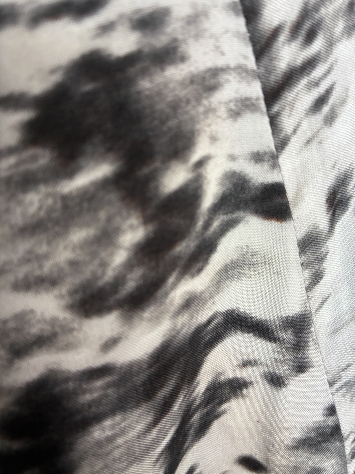Calvin Klein Jeans Women’s L Regular Black/White Abstract V-Neck Pullover Blouse