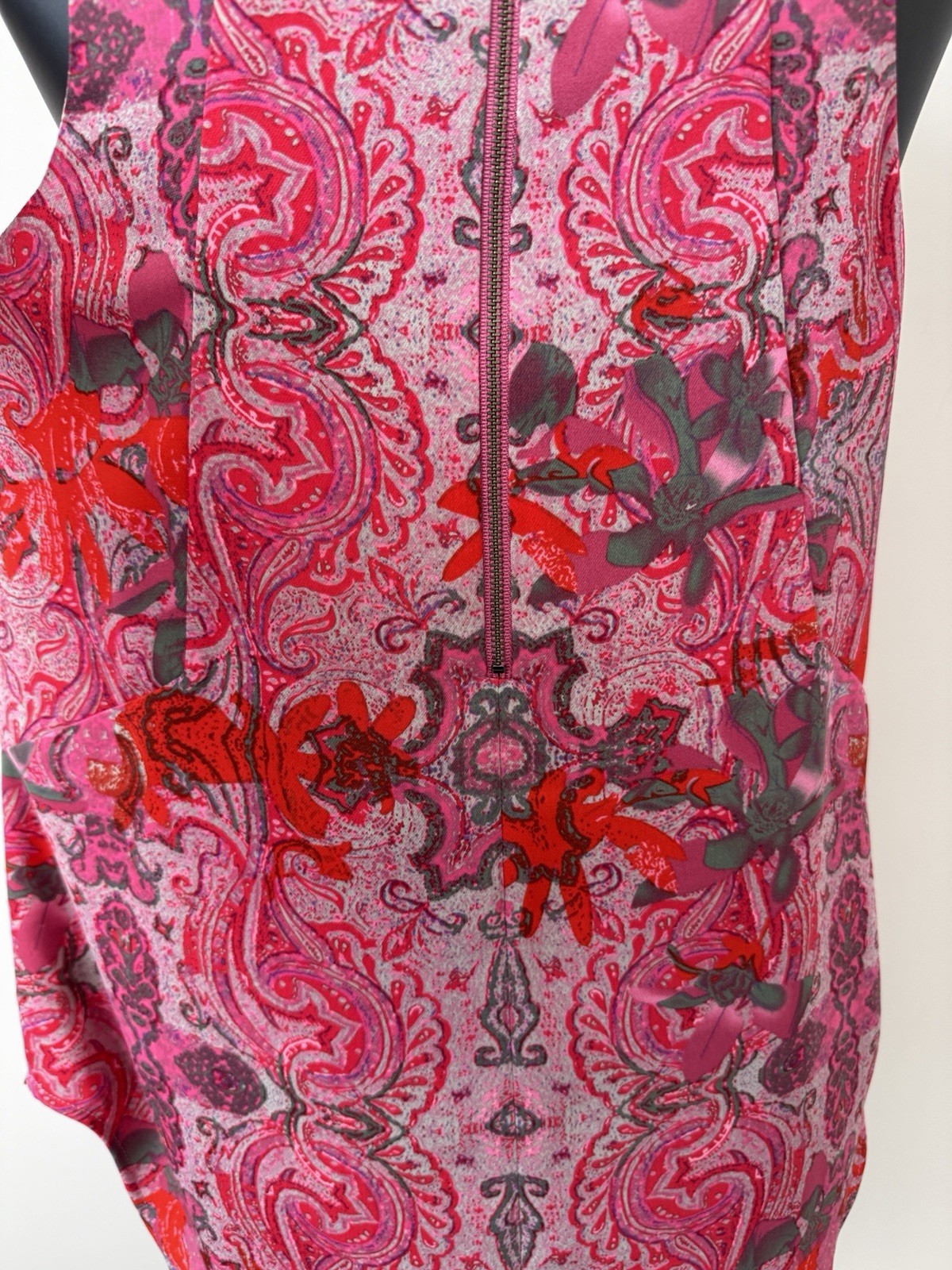 CAbi Jubilee Pink/Purple/Gray Paisley Sleeveless Tank Blouse – SIZE M