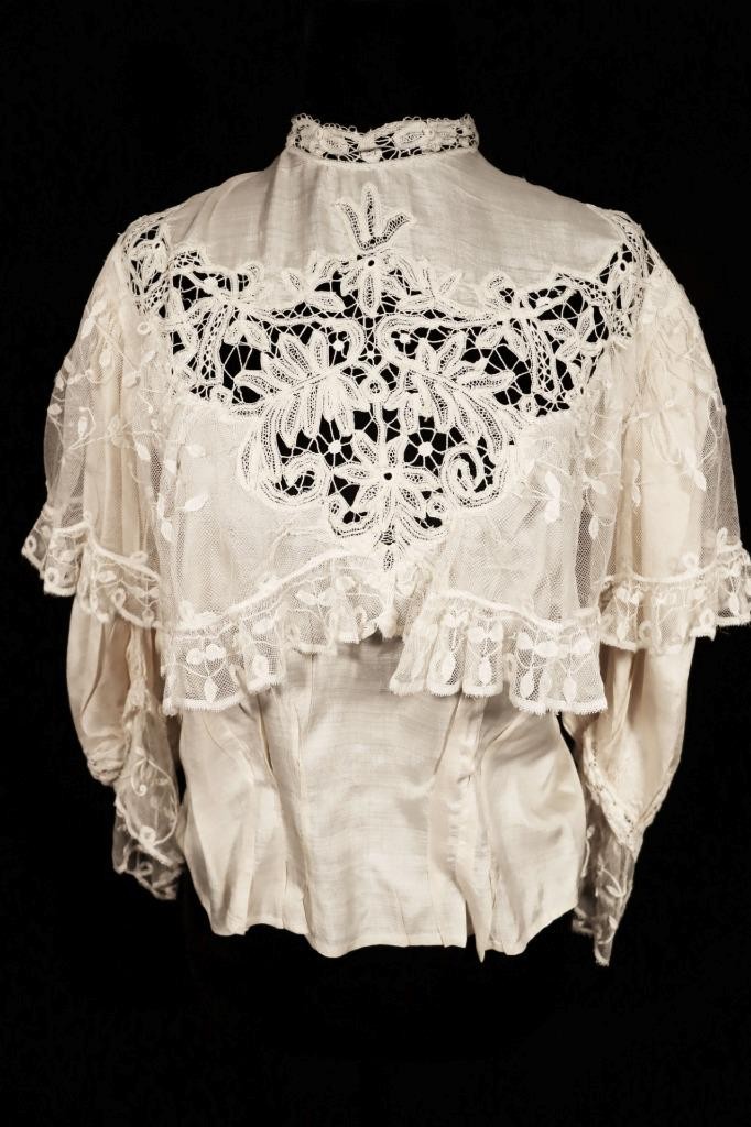 Exceptional Collector’s French Antique Edwardian Tea Silk & Lace Blouse Large