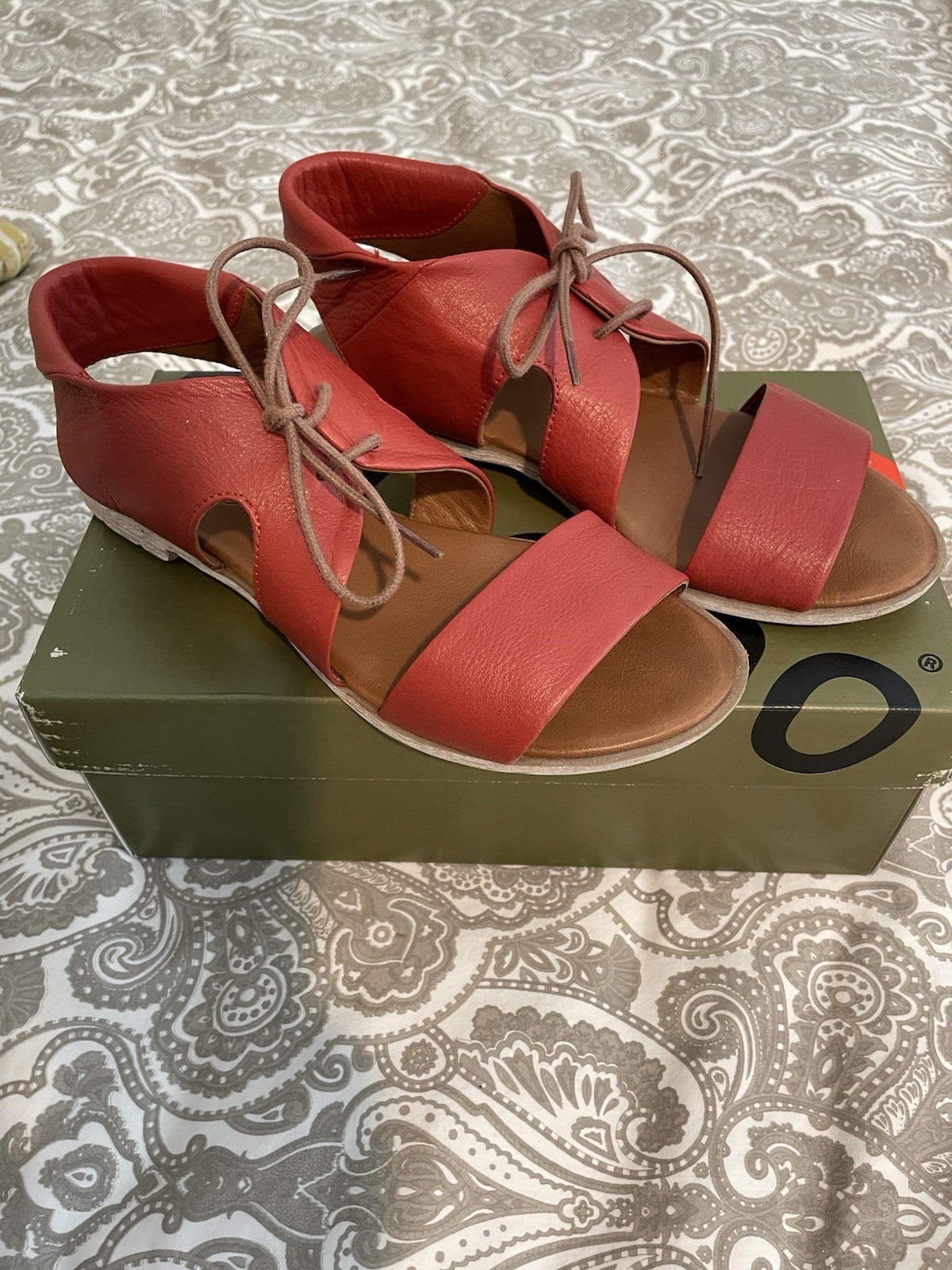 Bueno Lace Up Terracotta Leather Flat Sandals Women EU 39 M Solid Pattern