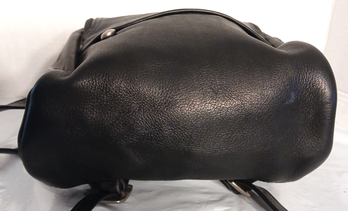 Le Donne Leather Multi-Pocket Backpack Black – Clean, Adjustable Straps, Travel