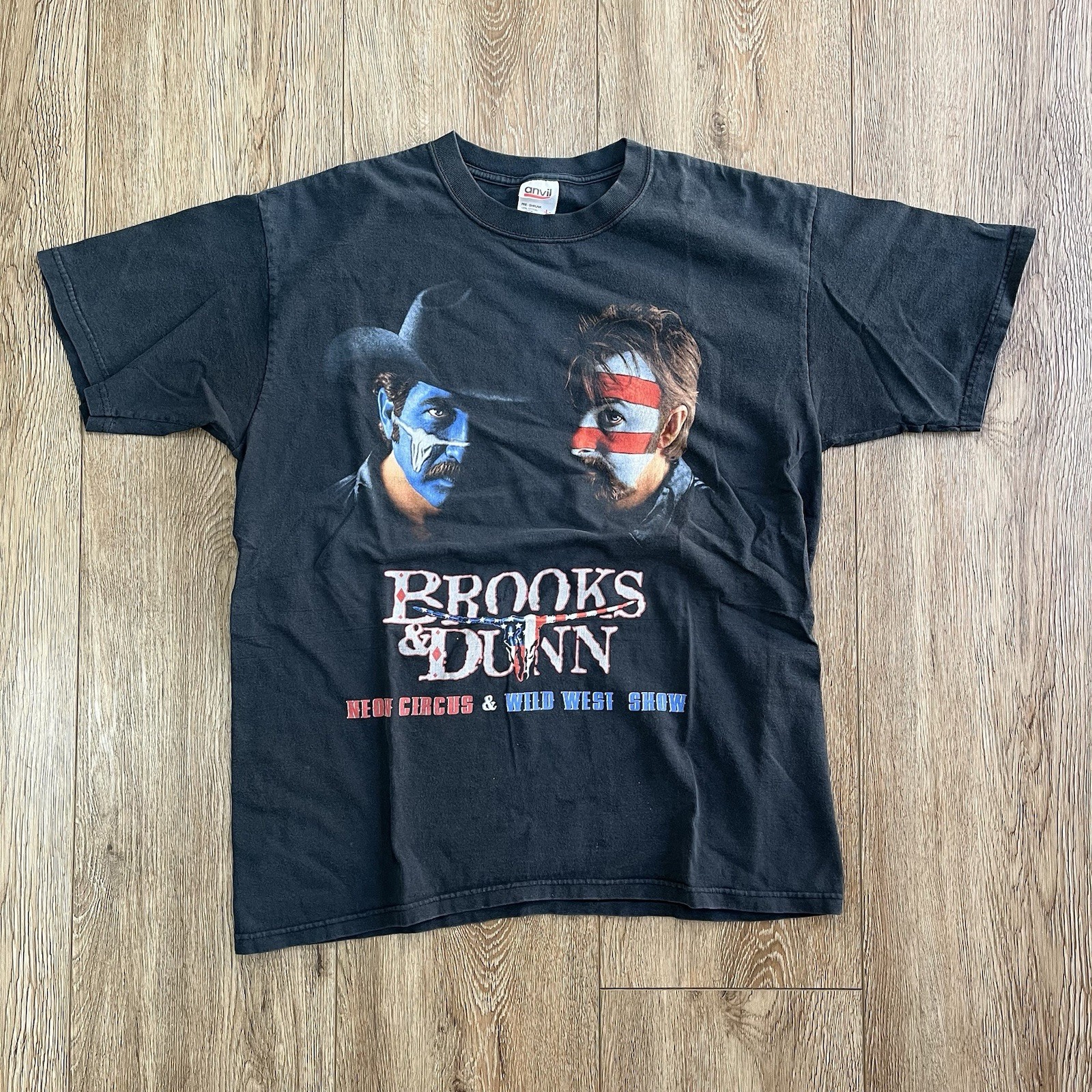 Vintage 2002 Brooks & Dunn Neon Circus, Wild West Show Tour Band Tee Size Large