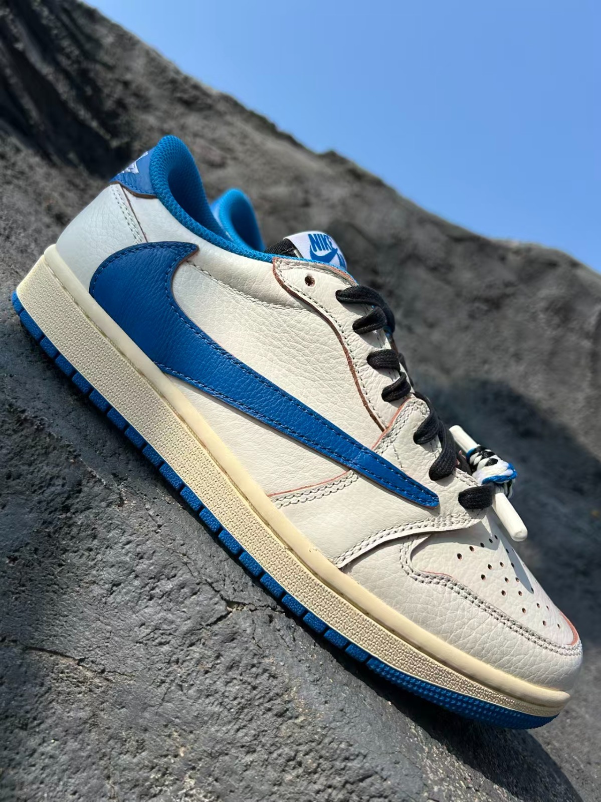DM7866-104 Free Shipping Fragment Design x Travis Scott x Air Jordan 1 Retro Low