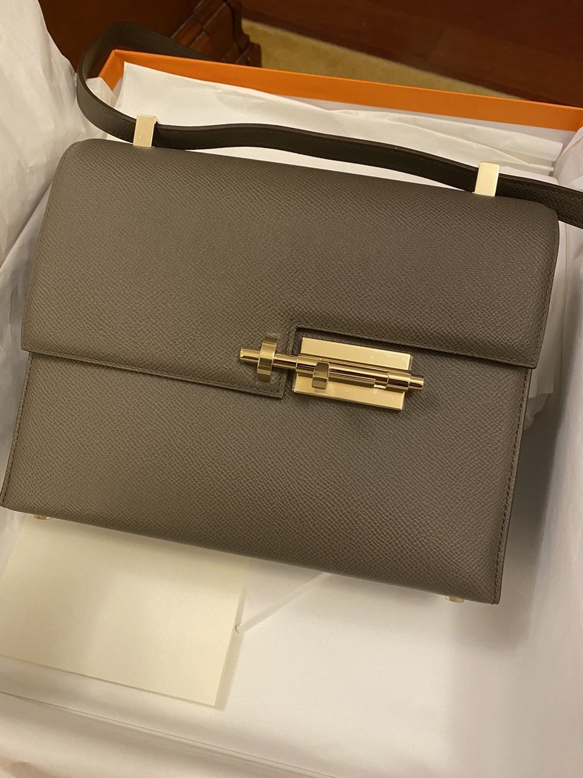 HERMÈS Gray Crossbody Bag Gold Hardware Push Lock Detachable Strap Lock Accent