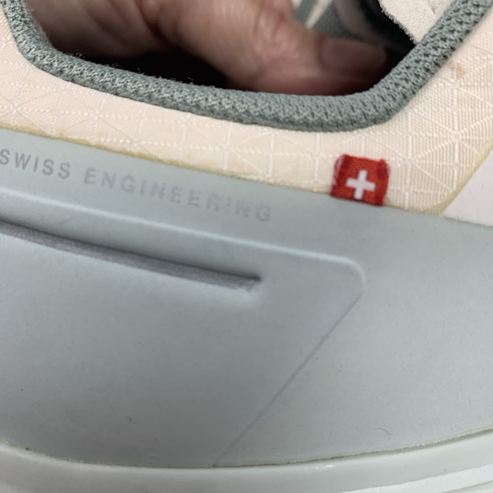 ON Running Women’s US 10.5 Cloudventure White/Moss