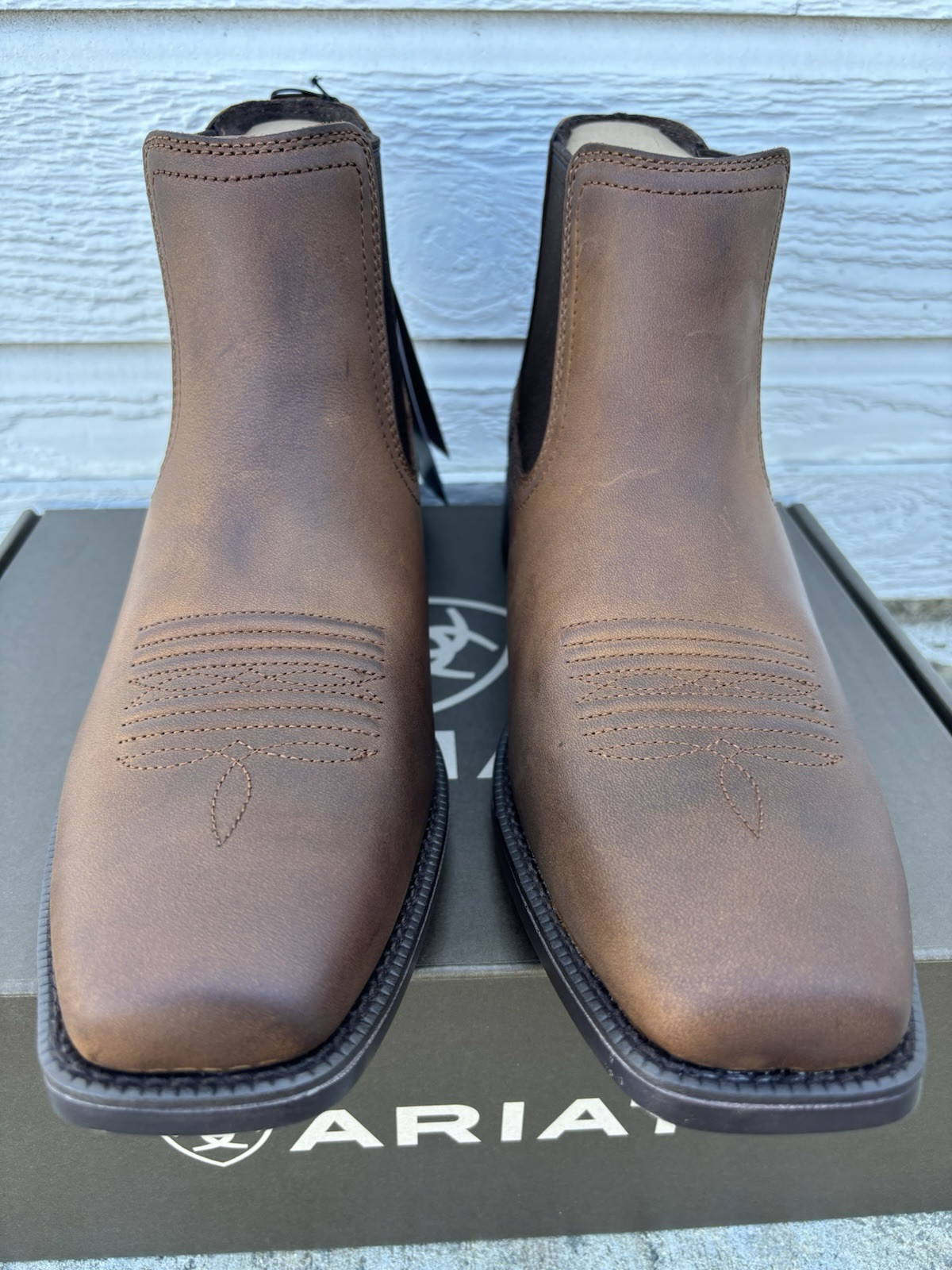 Ariat Booker Ultra Square Toe Mens Size 9.5 D Oily Distressed Tan Chelsea Boots