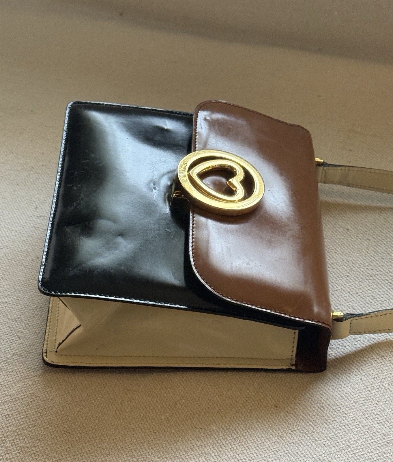 Vintage MOSCHINO Redwall Brown Black Ivory Leather Heart Clasp Crossbody Bag