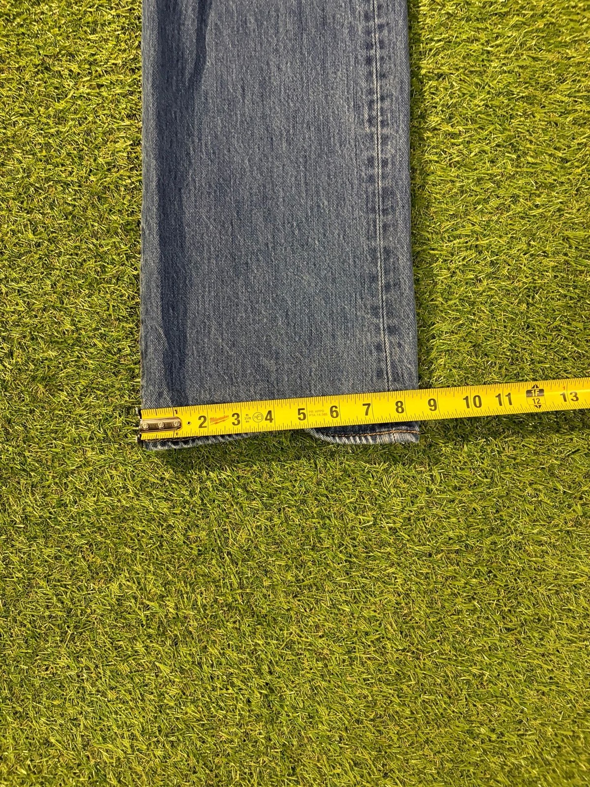 Baggy Levi’s 501 Original Fit Button Fly Medium Wash Denim Jeans – Size 40×30