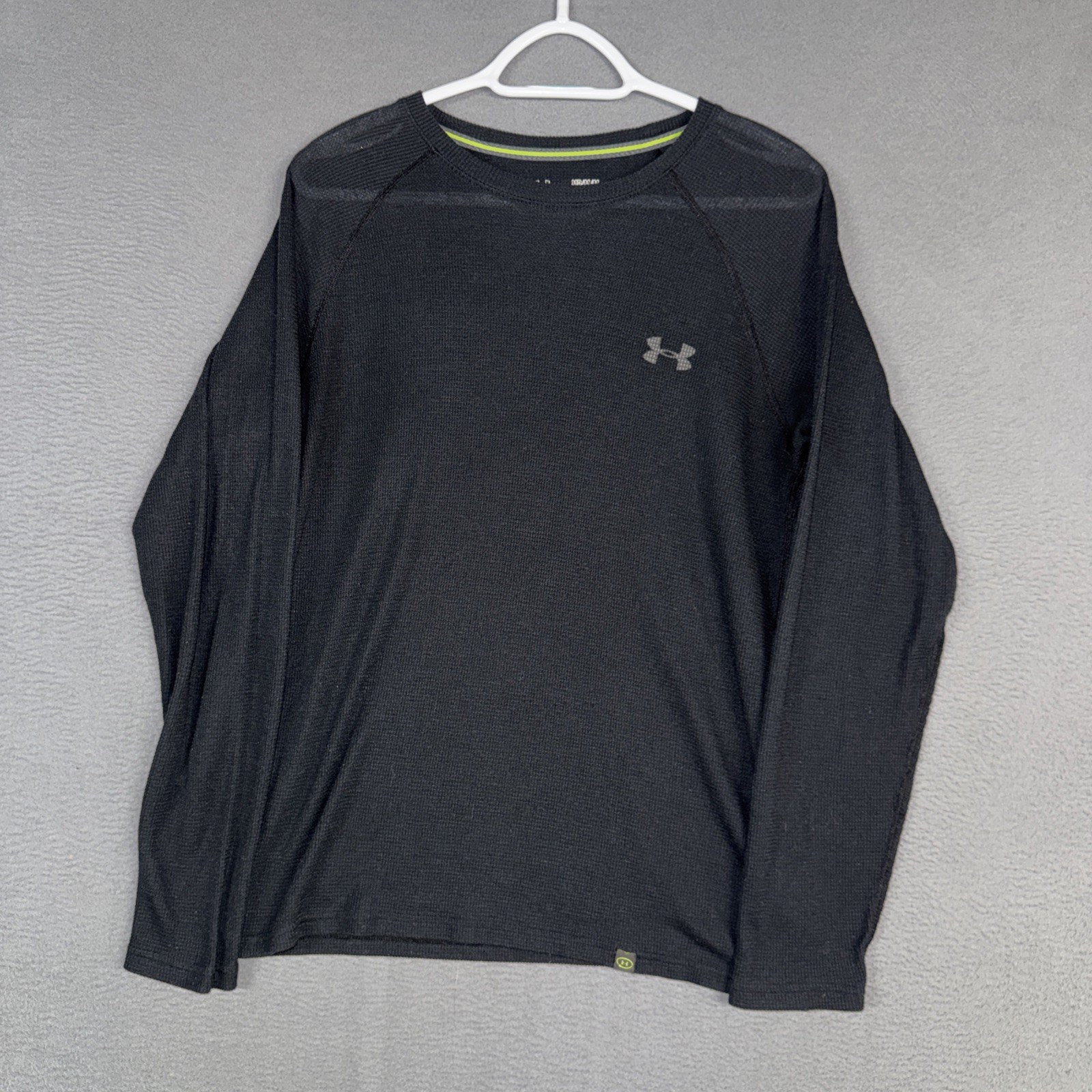 Under Armour Shirt Mens Medium Black Gray Fitted All Season Gear Waffle Knit