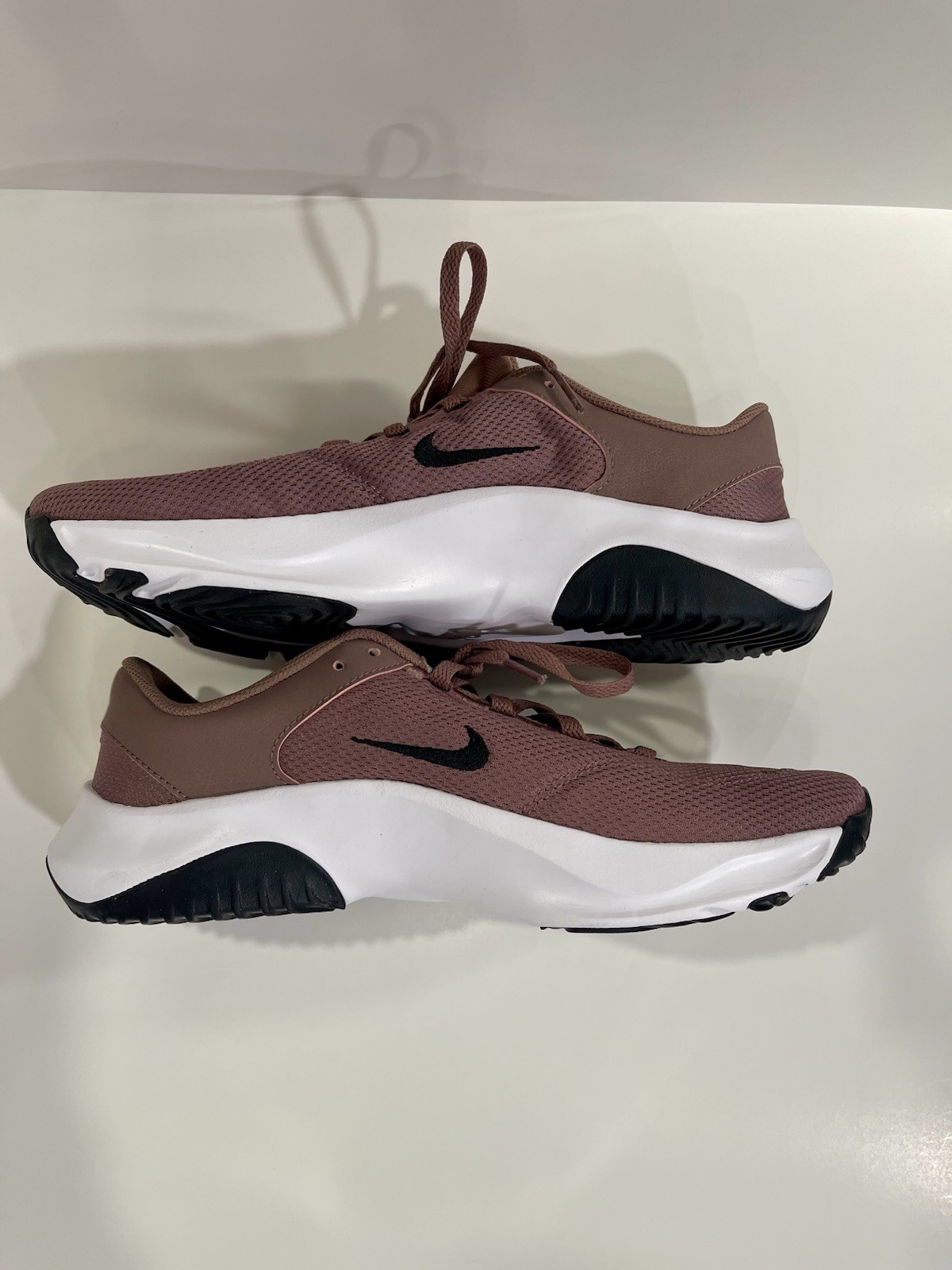 Nike Legend Essential 3 Mauve Training Shoes Men 10 / Women 11.5 DM1119-200