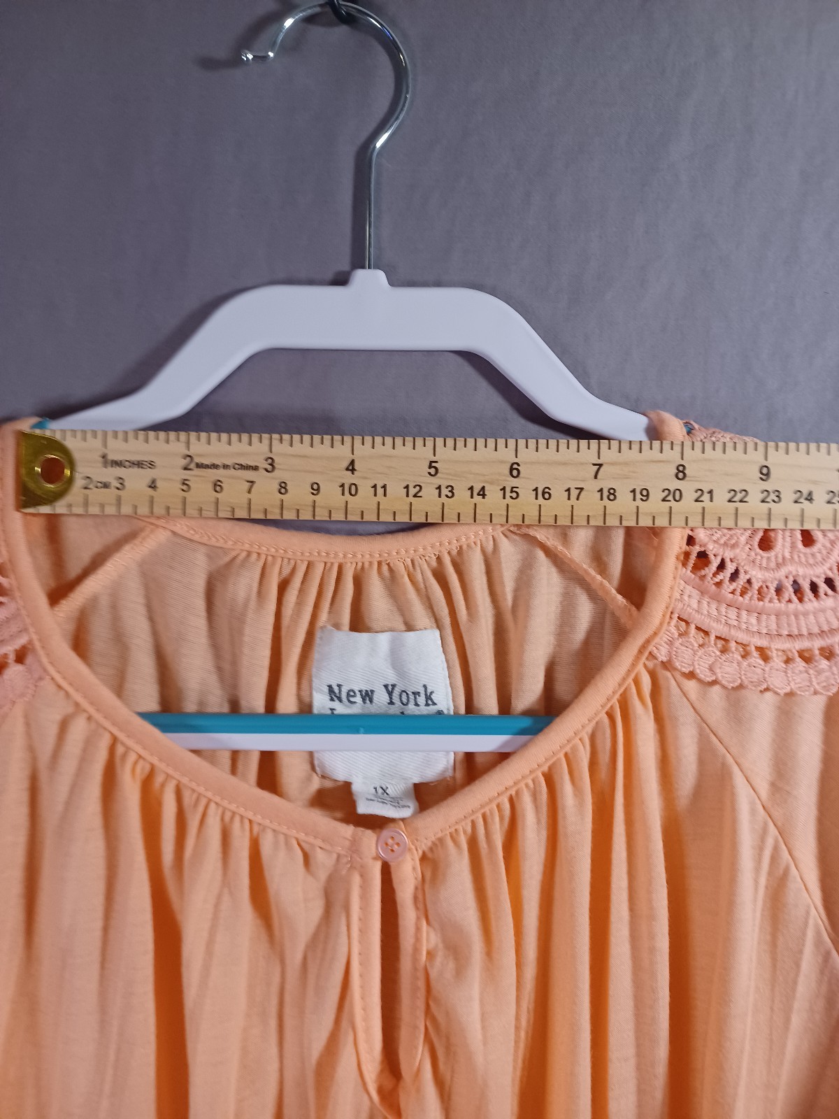 New York Laundry Peach Women V-Neck Crochet Yoke Pullover Blouse Short Sleeve 1X