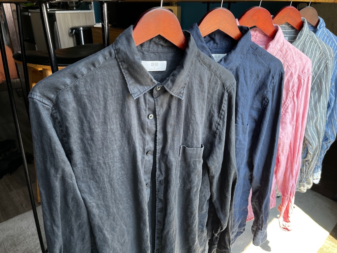 UNIQLO linen – FIVE men’s medium shirts: Black, Navy, Pink, Blue+Grey stripes