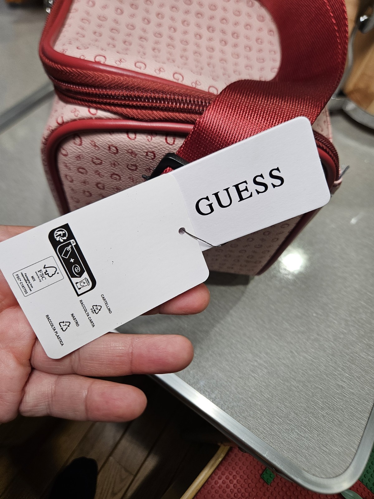 GUESS NEW Lux Lunch Box Insulated Burnaby Travel Red Mo.RCK9834069