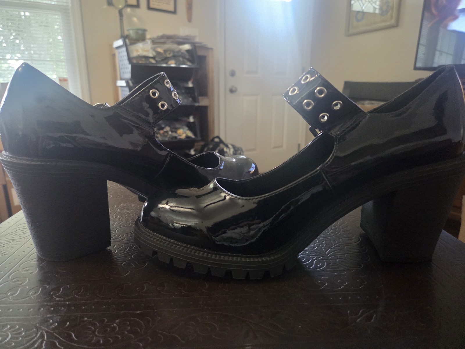 TORRID WOMENS PATENT LEATHER SHOES SIZE 10.5 WIDE