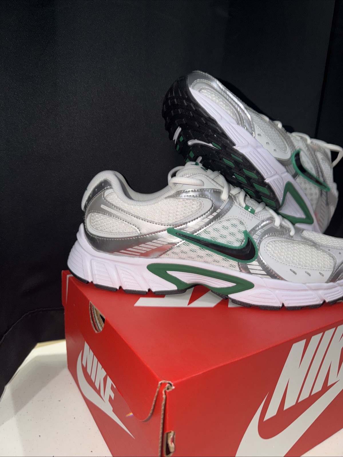 Nike V5 RNR White Malachite Green Silver HJ5228-100 Men Sz 13 New W Box Running