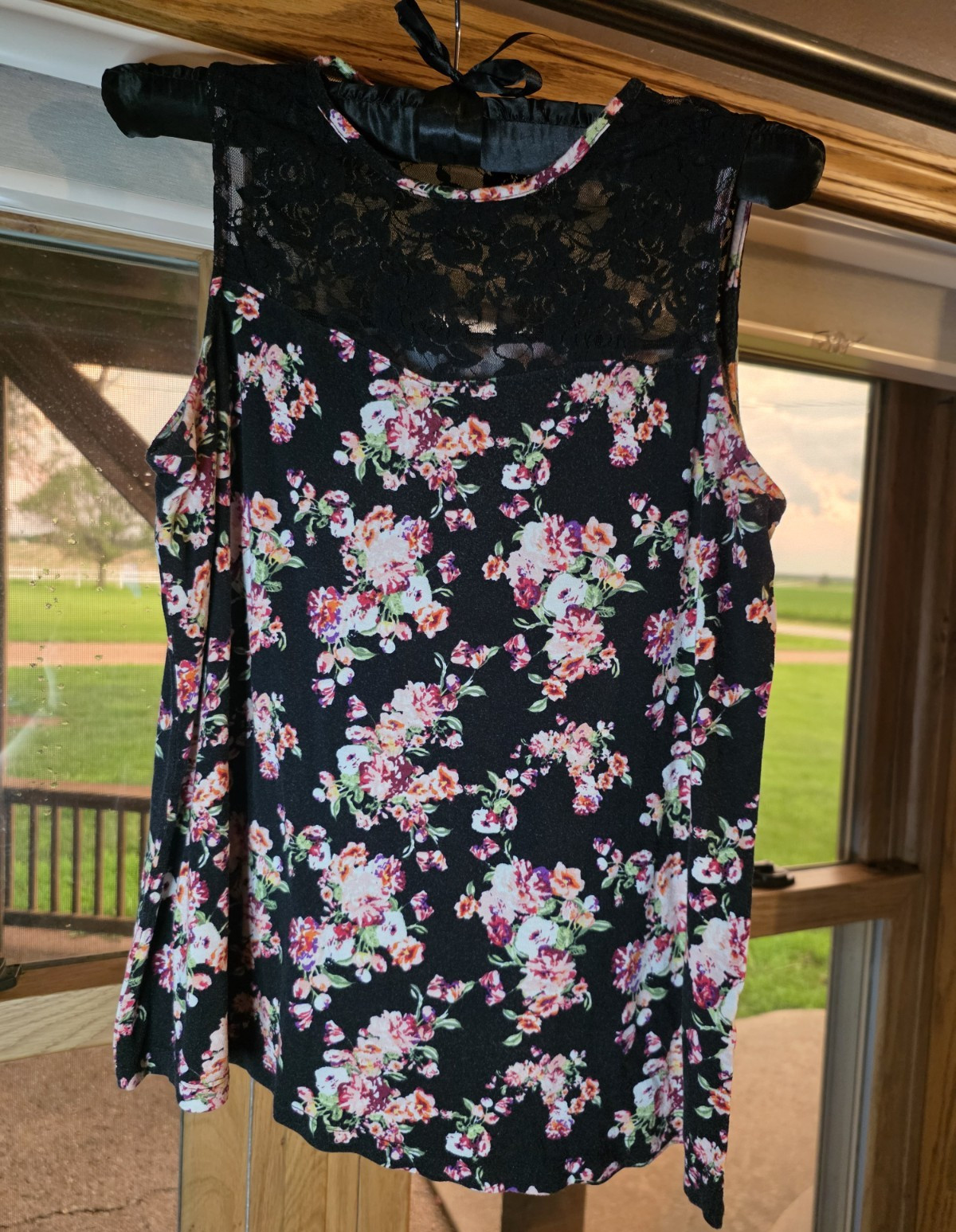 Comme Toi Women’s Black Floral Lace Sleeveless Tank Top Round Neck Size L