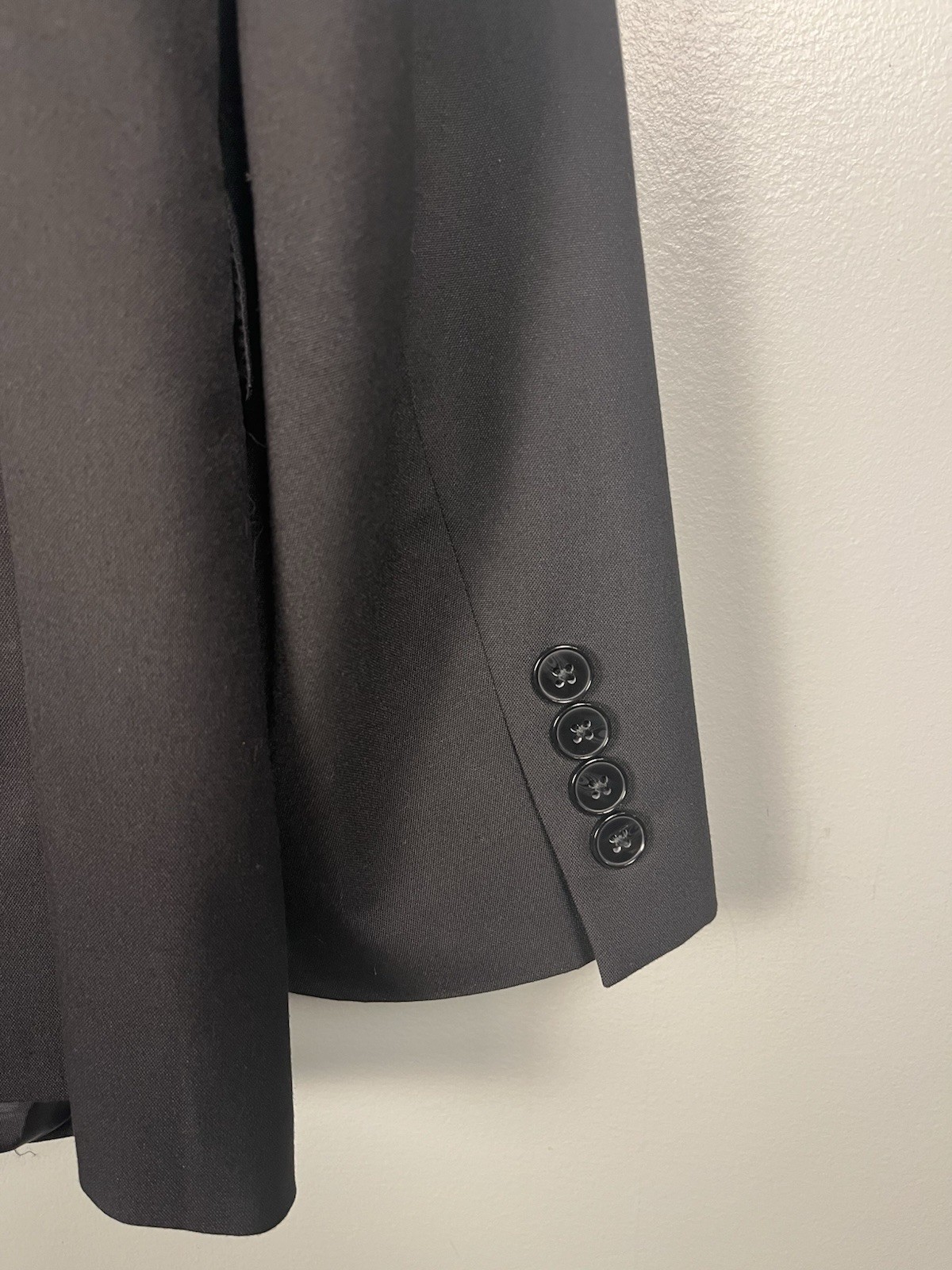 Calvin Klein Black Solid Tuxedo Suit Jacket 42R Regular Fit 2-Button Notch