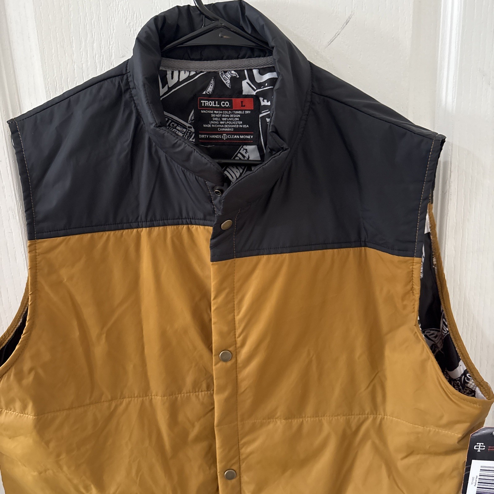Troll Co. Men’s Redford Vest Large Dirty Hands Clean Money Outdoor Large