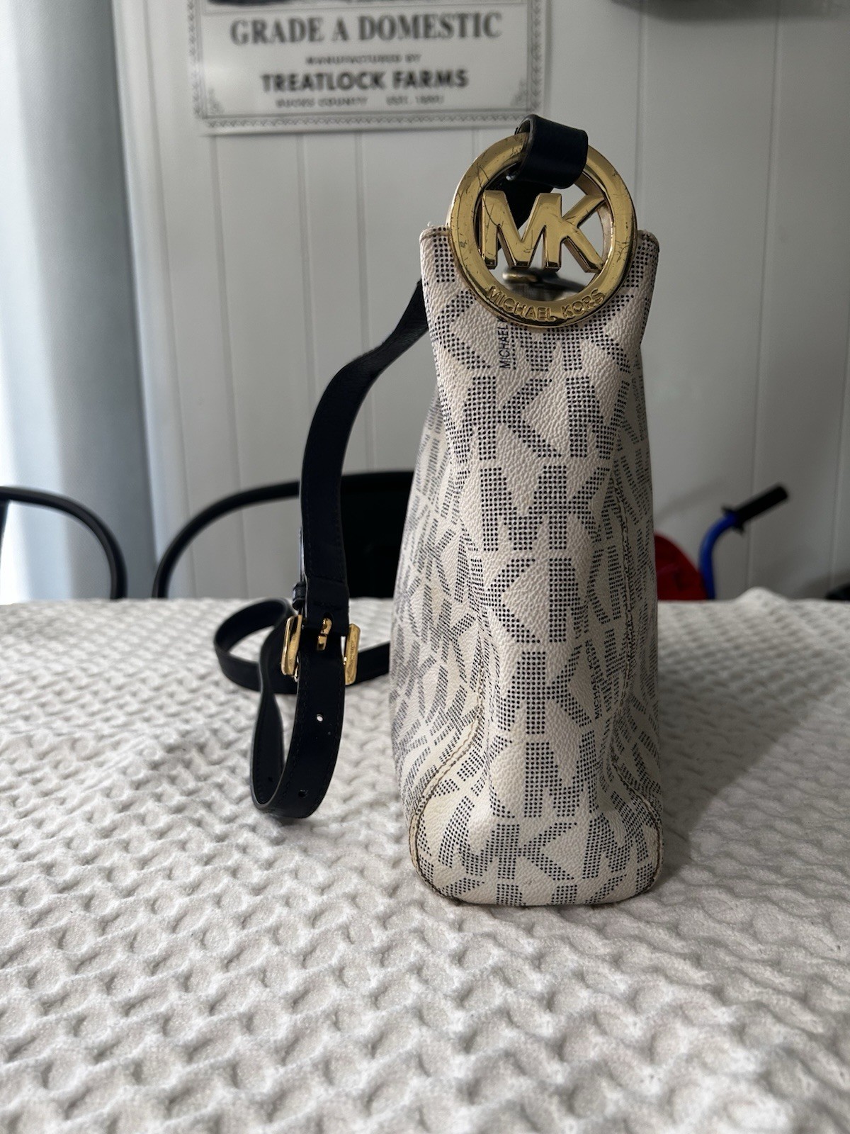 Michael Kors Beige/Black Monogram Shoulder Bag Zip, Adj/Det Strap, Gold