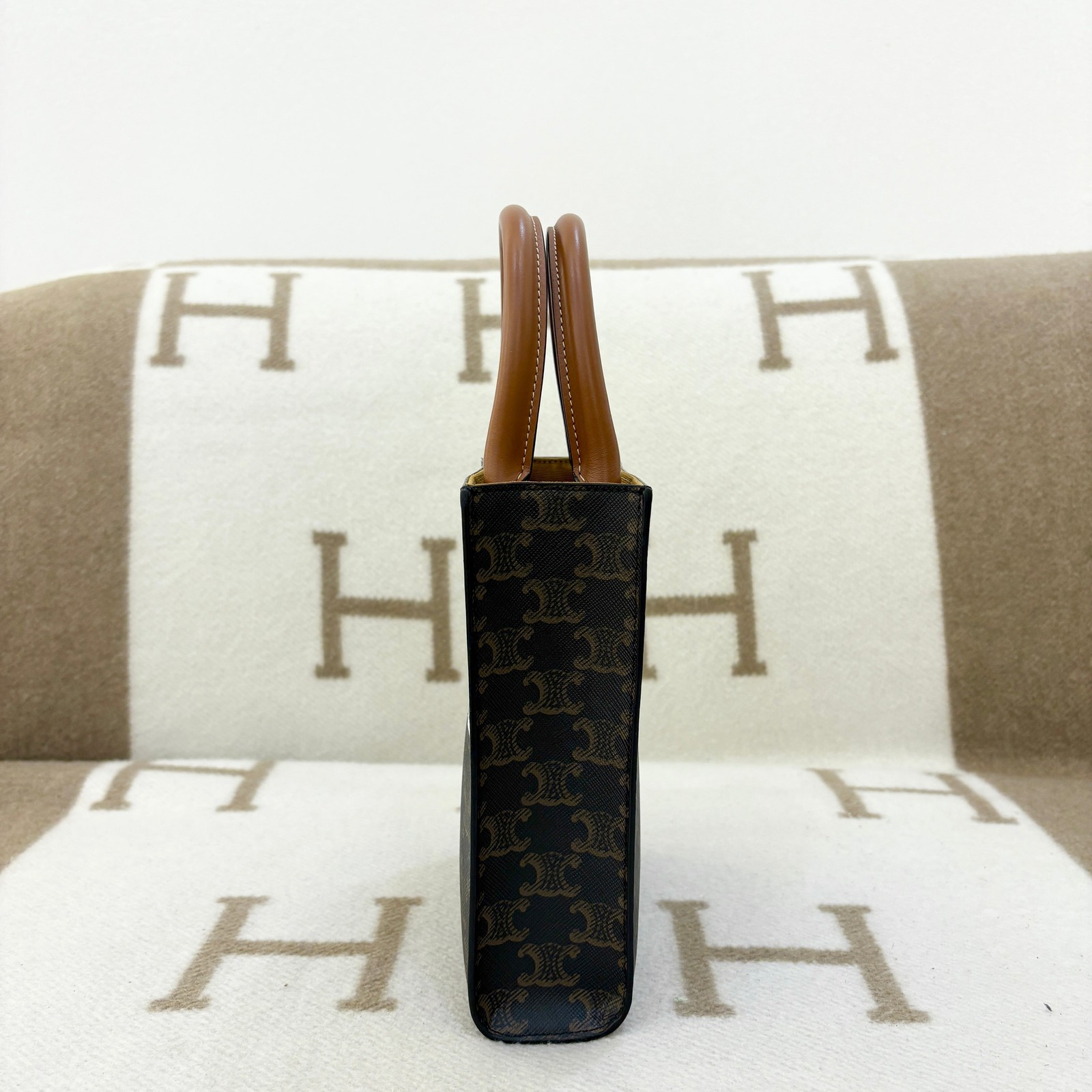 Celine Nano Vertical Cabas Brown Charcoal Triomphe (0610m5)