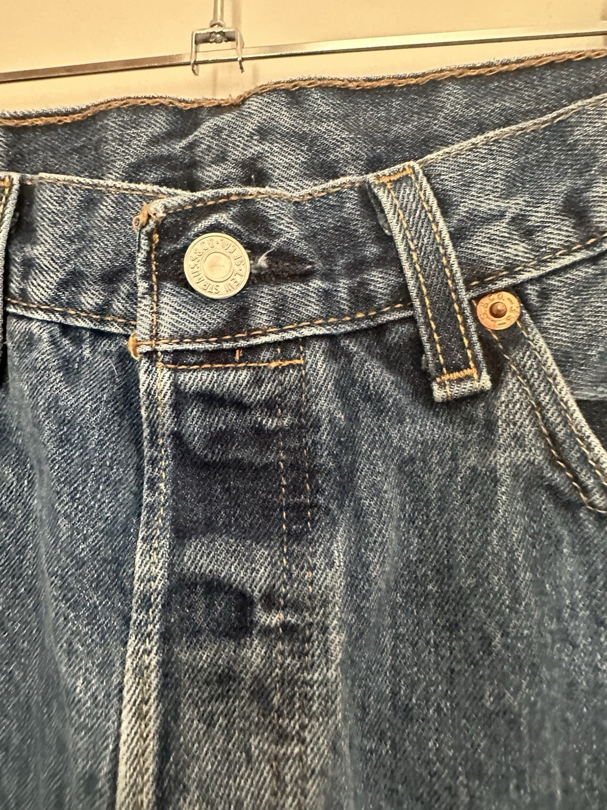 Levi’s 501 Original Fit Jeans – Men’s 30×32 – Medium Wash – Button Fly