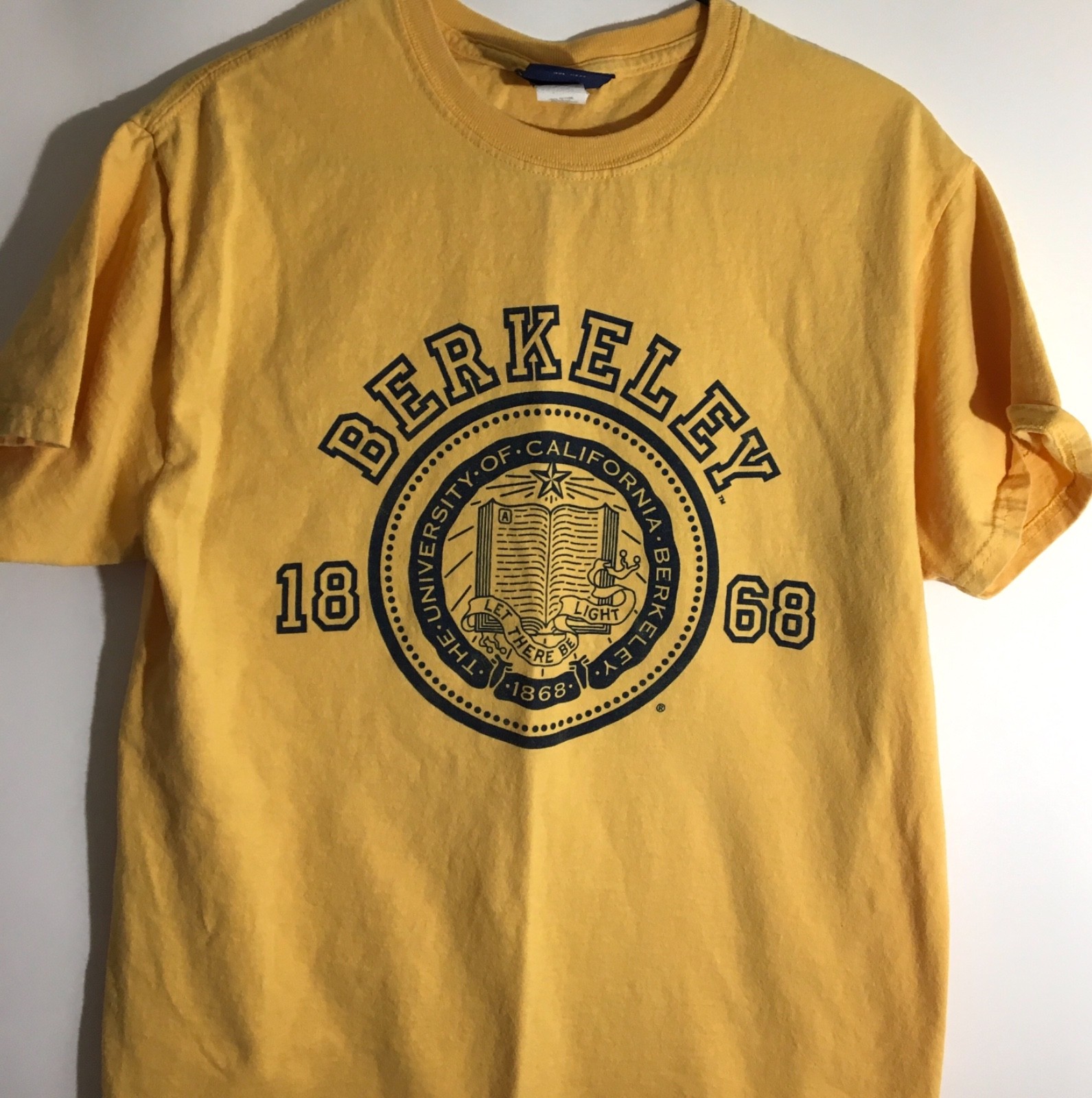 Vintage MV Sport Berkeley California Men’s Sz Medium Yellow University T Shirt