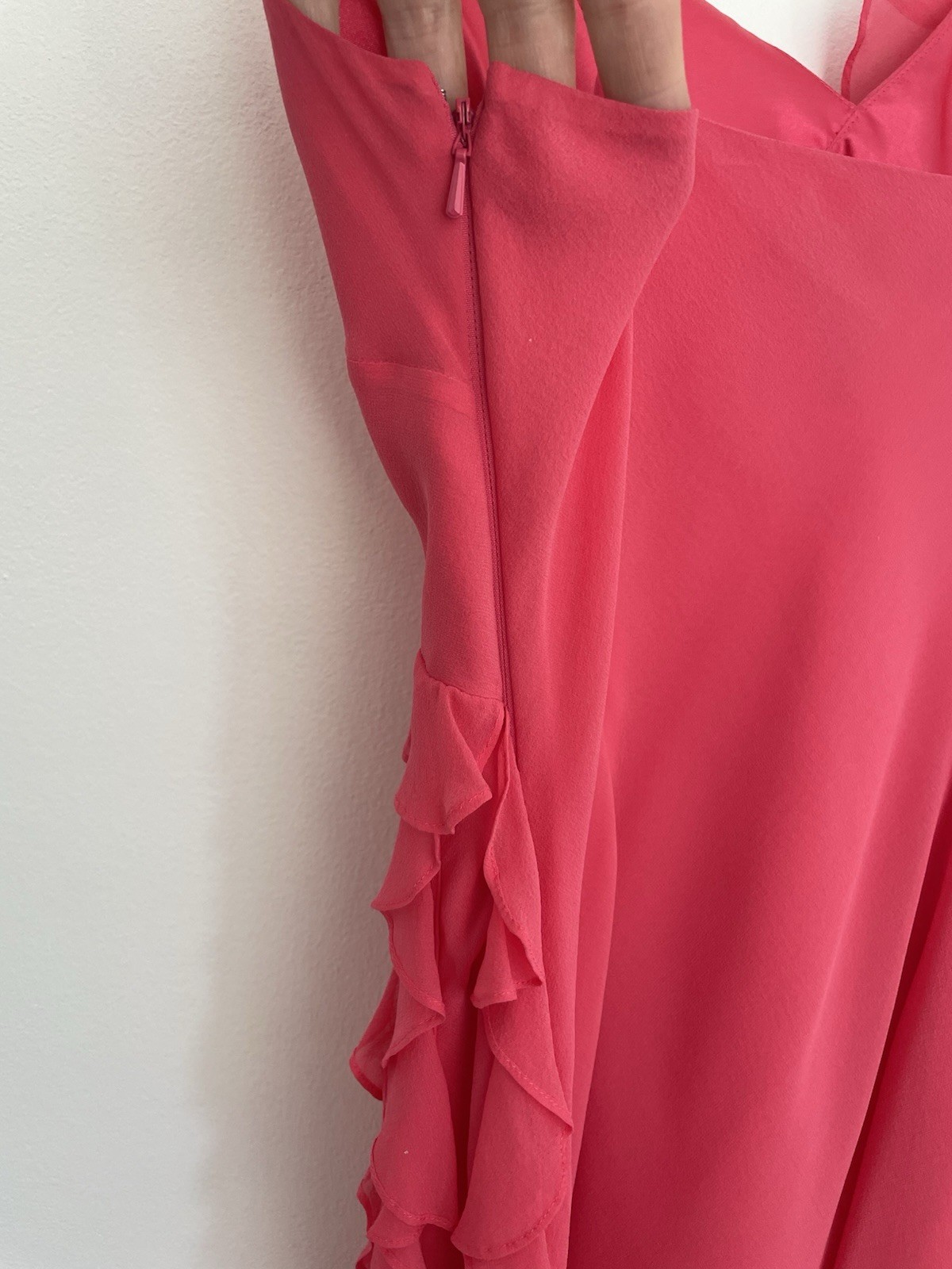 BCBGMAXAZRIA Fushia Pink spaghetti straps/ ruffles Cocktail Dress Women’s Size 6