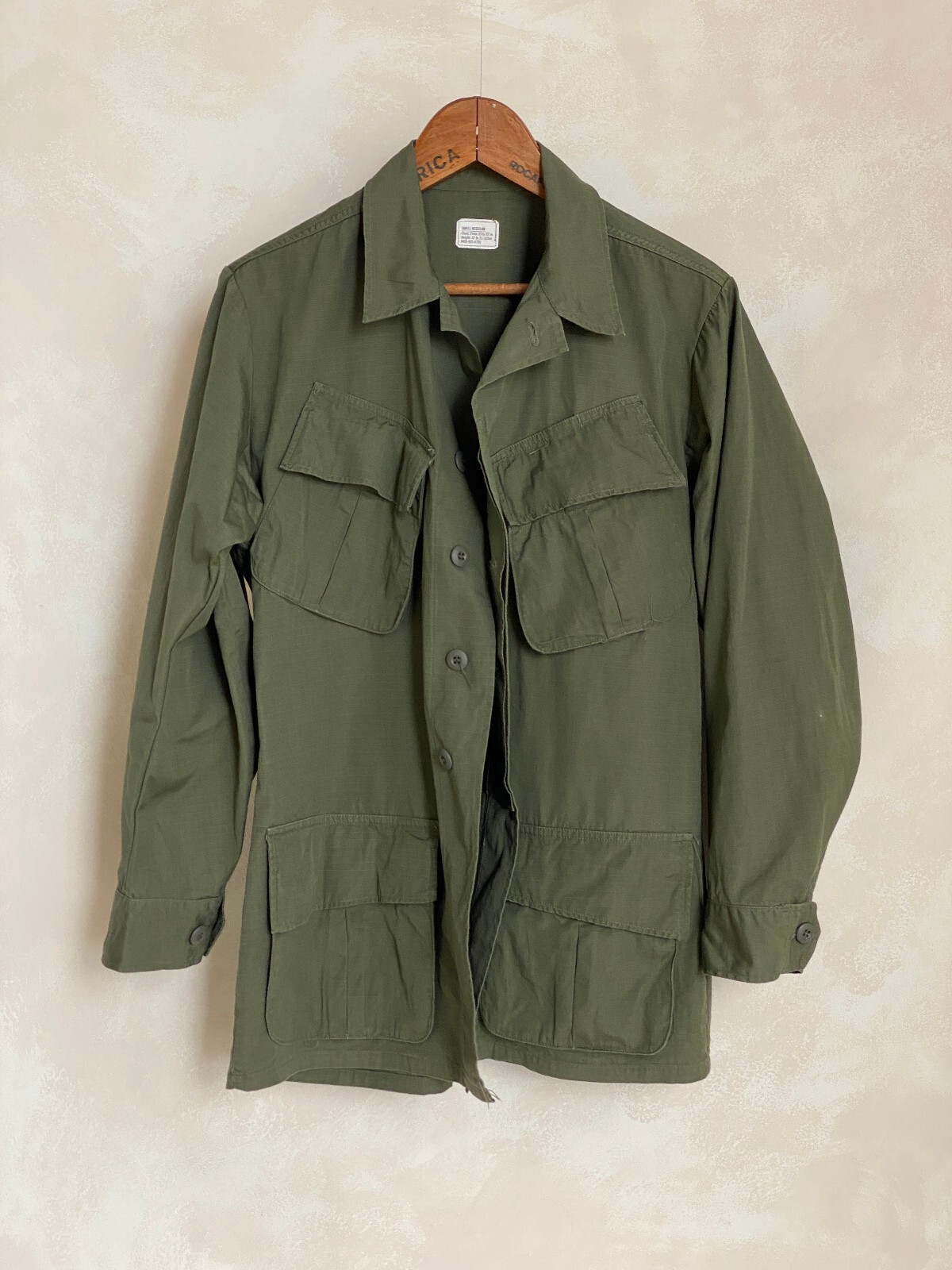 Small Reg. Authentic 1969 US Army vintage Vietnam jungle jacket.