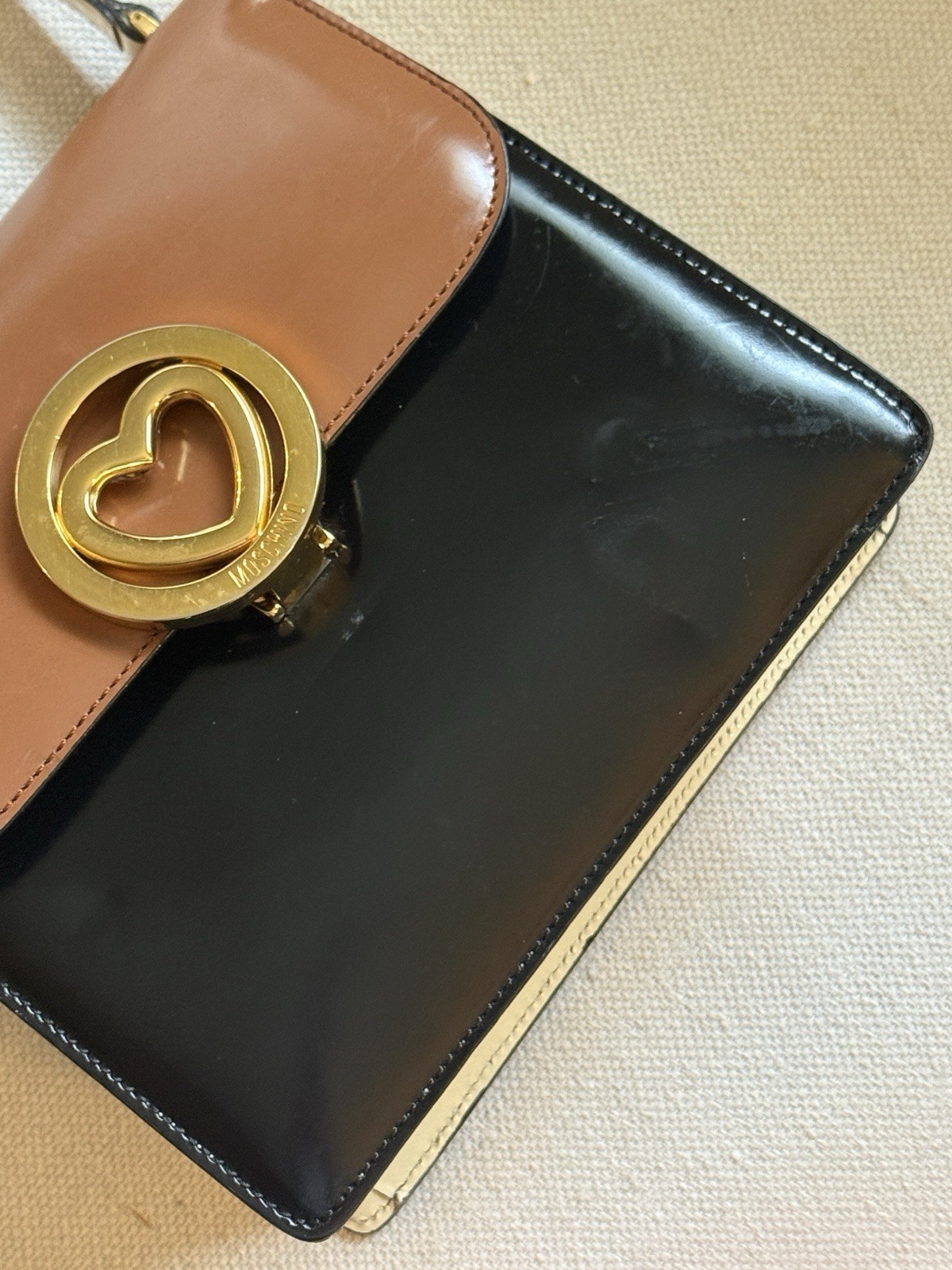 Vintage MOSCHINO Redwall Brown Black Ivory Leather Heart Clasp Crossbody Bag