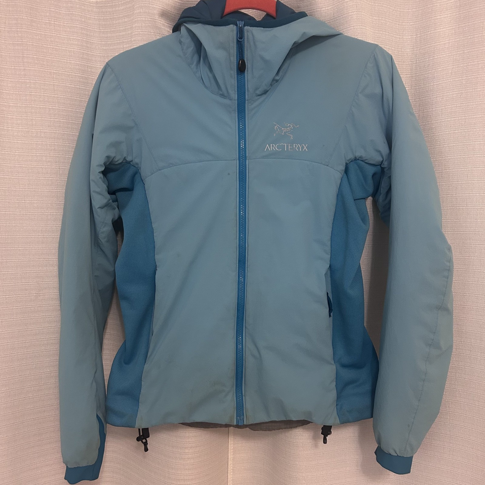 Arc’teryx Women’s ATOM SL HOODY Jacket Light Blue Small