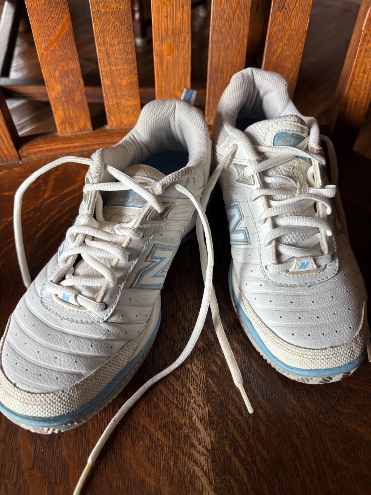 Womens White Tennis New Balance 804 Size 7 very good condition- free shipping