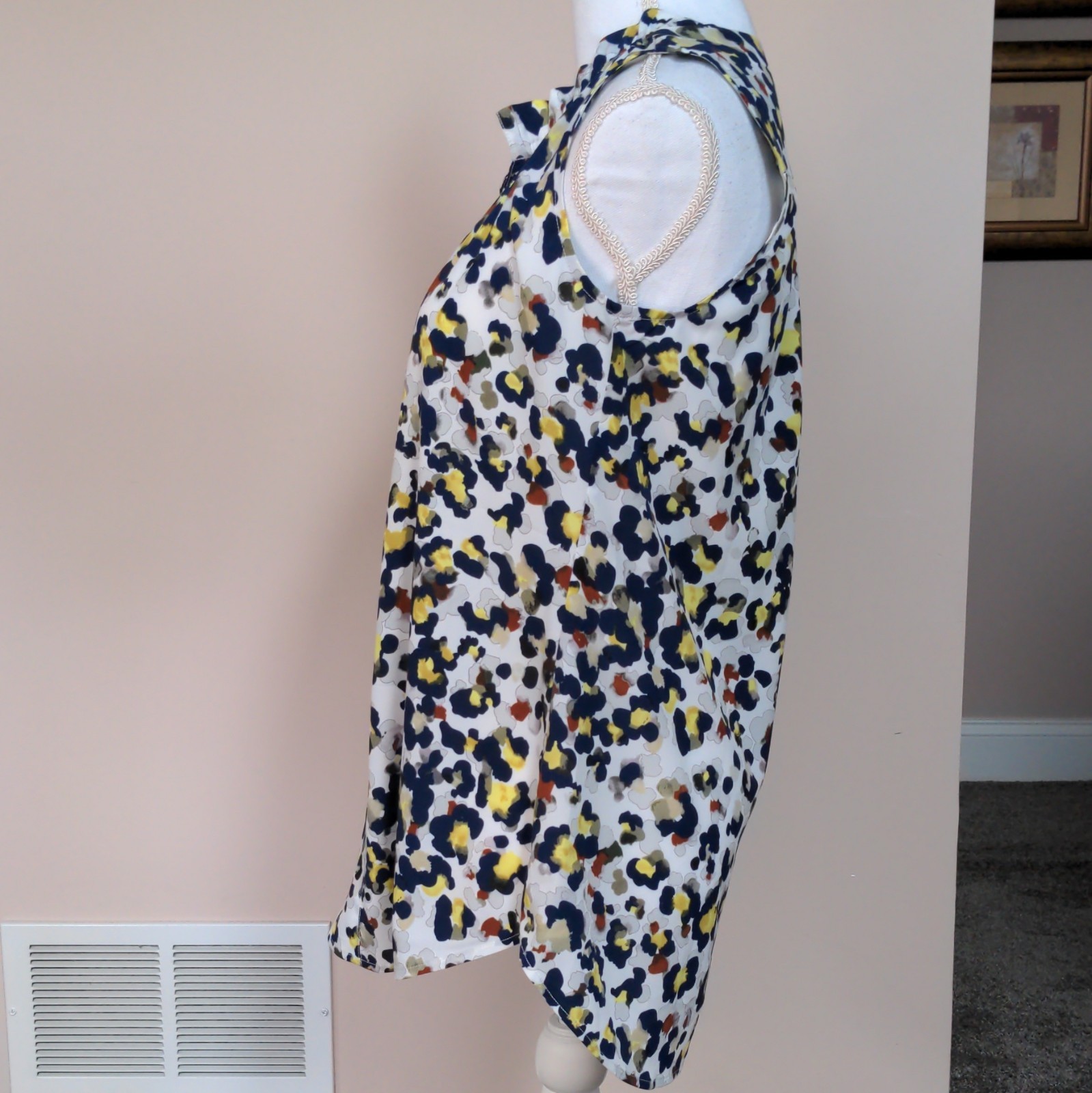 CAbi Women’s Animal Print Collared Button Front Sleeveless Woven Blouse S #5222
