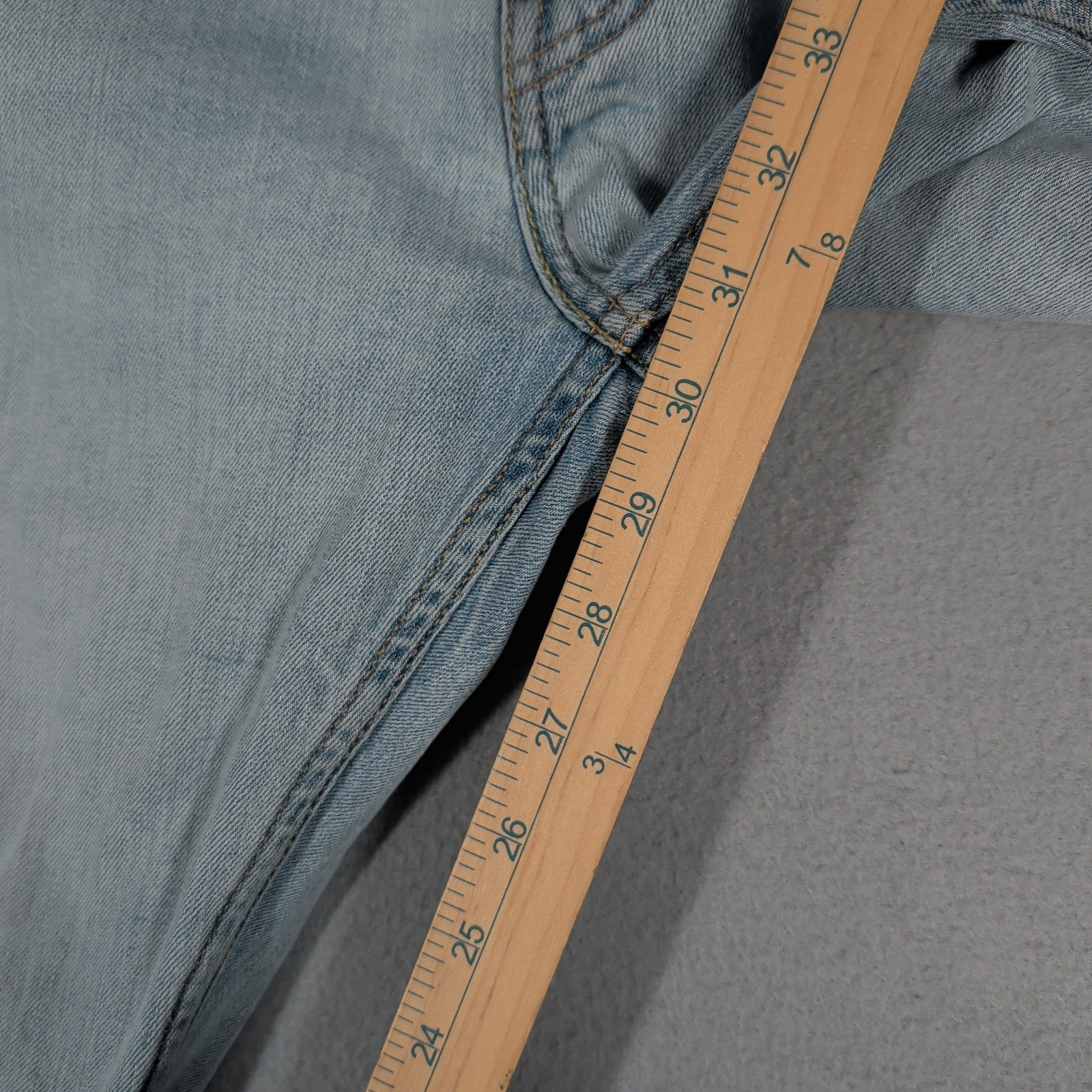 Levi’s 513 Jeans Mens 36×32 Light Wash Slim Straight Denim Casual Everyday Wear