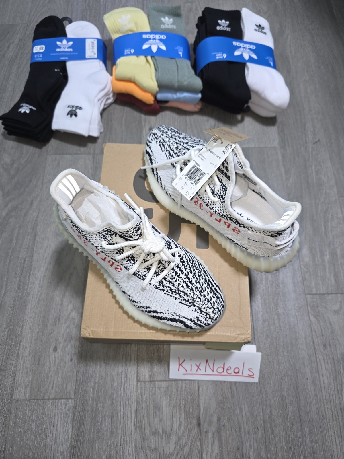 Authentic Adidas Yeezy Boost 350 V2 Zebra (CP9654) Size 6 YZY RNR Wave 500 700