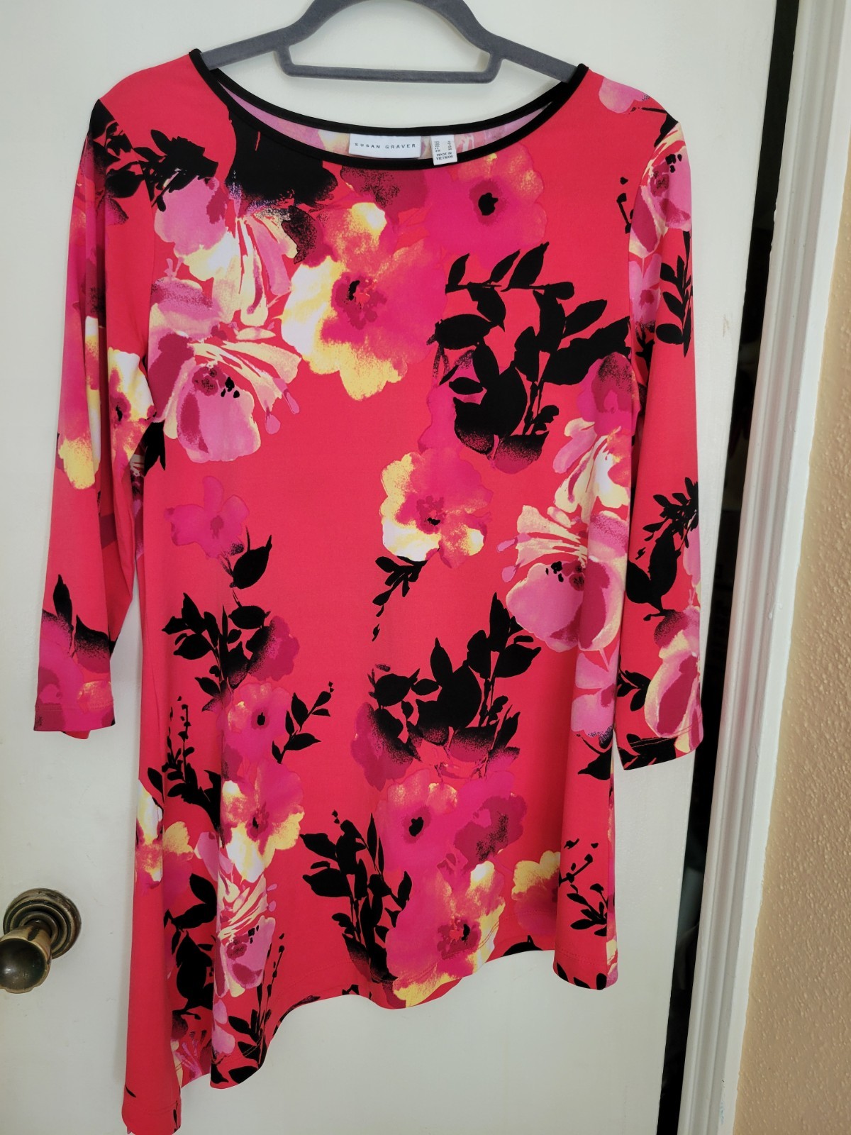 Susan Graver Size S 3/4 Sleeve Blouse Red/Black/Pink/Yellow Floral Women Stretch