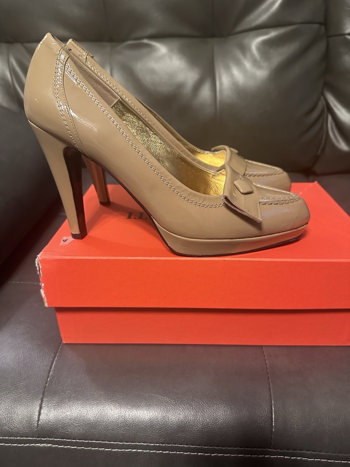 Claudia Ciuti Women’s Kristy Beige Patent Pumps Size 9.5 M