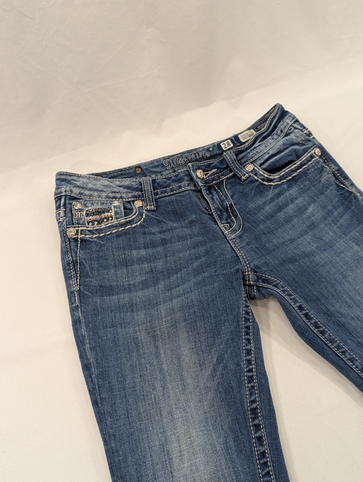 Miss Me Mid Rise Easy Boot Embroidered Jeans in Women’s Size 30×33 (28 Tag)