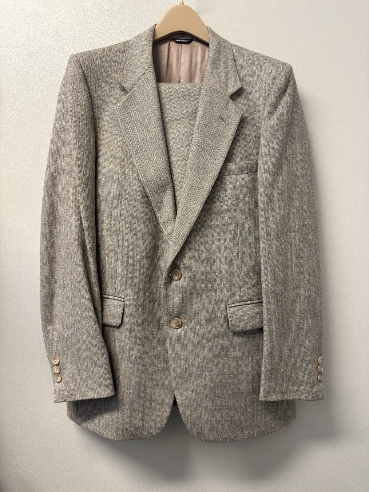 Vintage Givenchy Gentlemen Paris Men’s Wool Suit 40 32W Made in USA