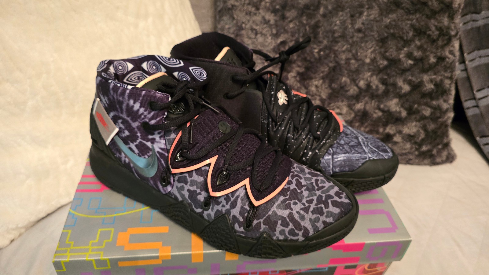 Nike Kybrid S2 What The Black/Atomic Pink – SIZE 13 – NEW IN BOX