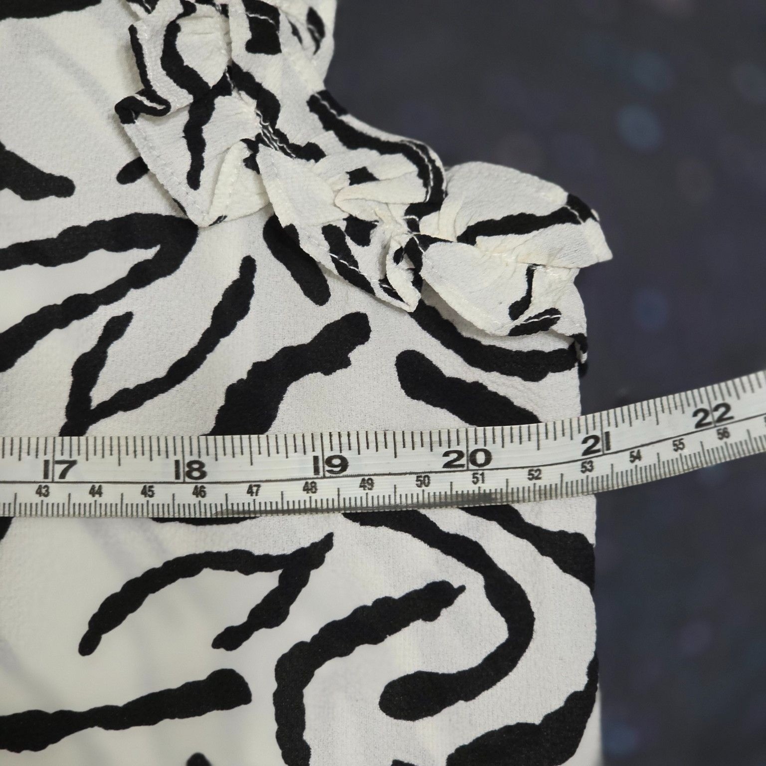 Milano L Black White Zebra Print Ruffle Sleeveless Blouse Top MSRP $68