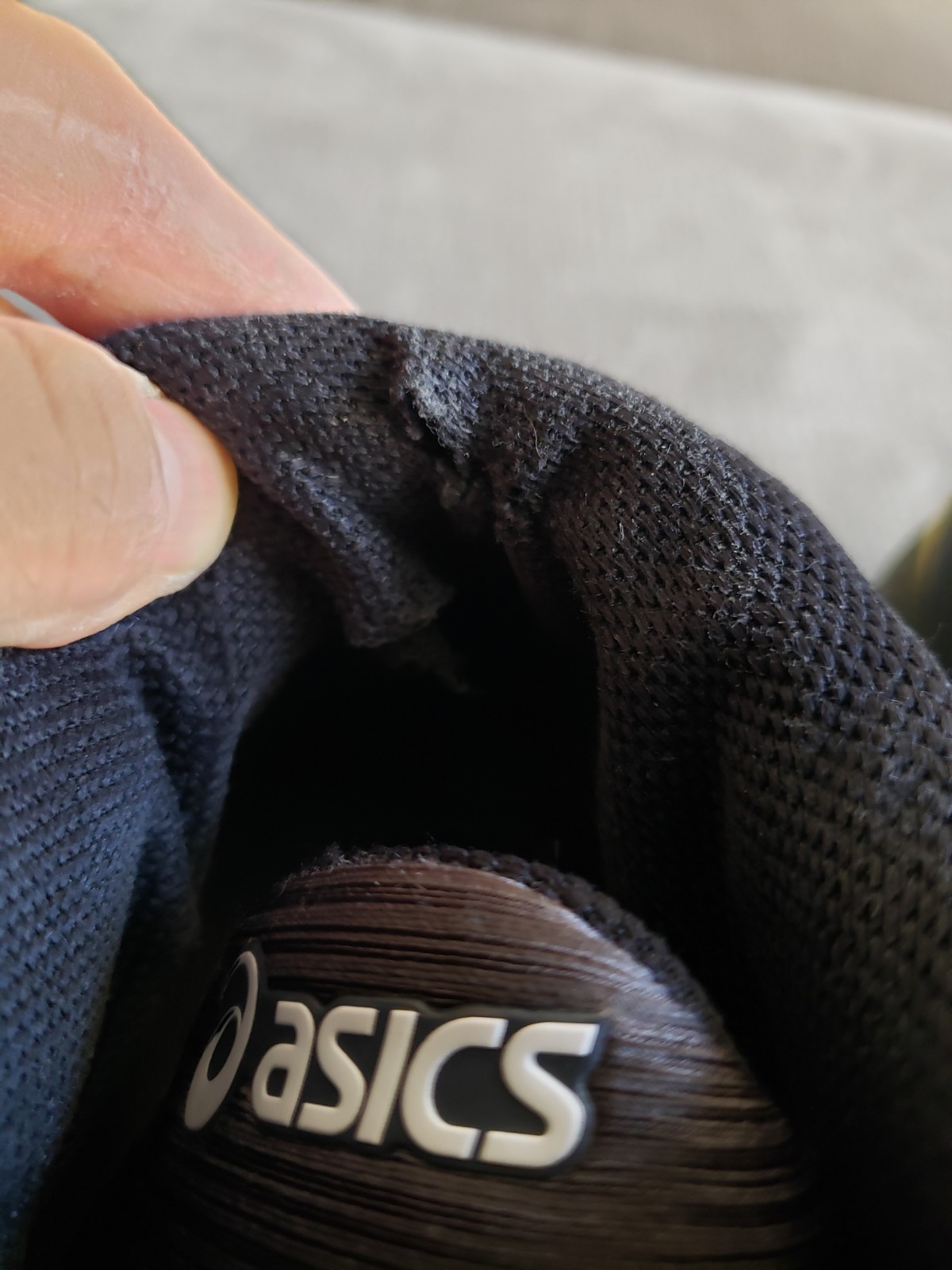 Size 13 – Asics Men’s Sky Elite FF Black Gold Volleyball Shoes Mid Top READ DESC