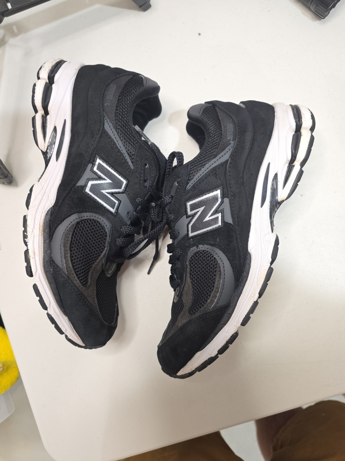 New Balance 2002R Men’s Black Running Sneakers M2002RBK Size 9 9D NICE!