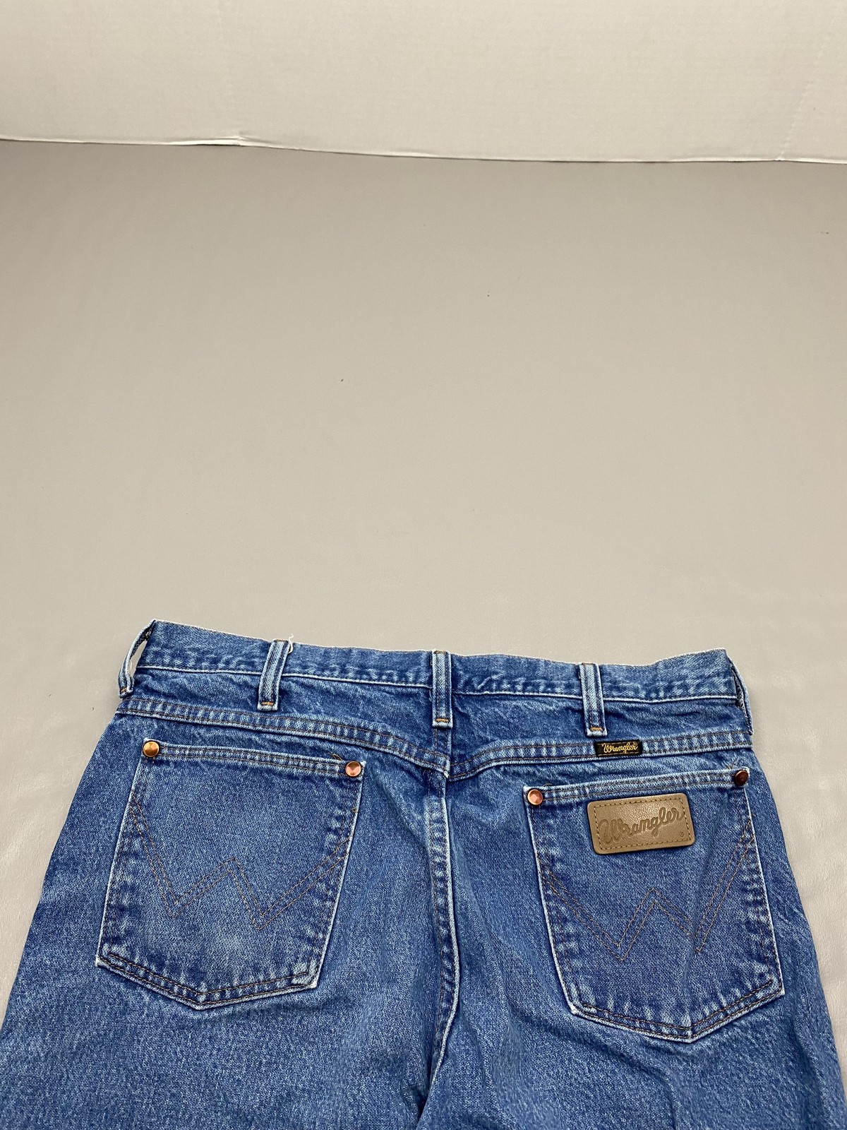 Jeans Mens 32×32 Blue Medium Wash Straight Denim Pants Distressed Cotton Pockets