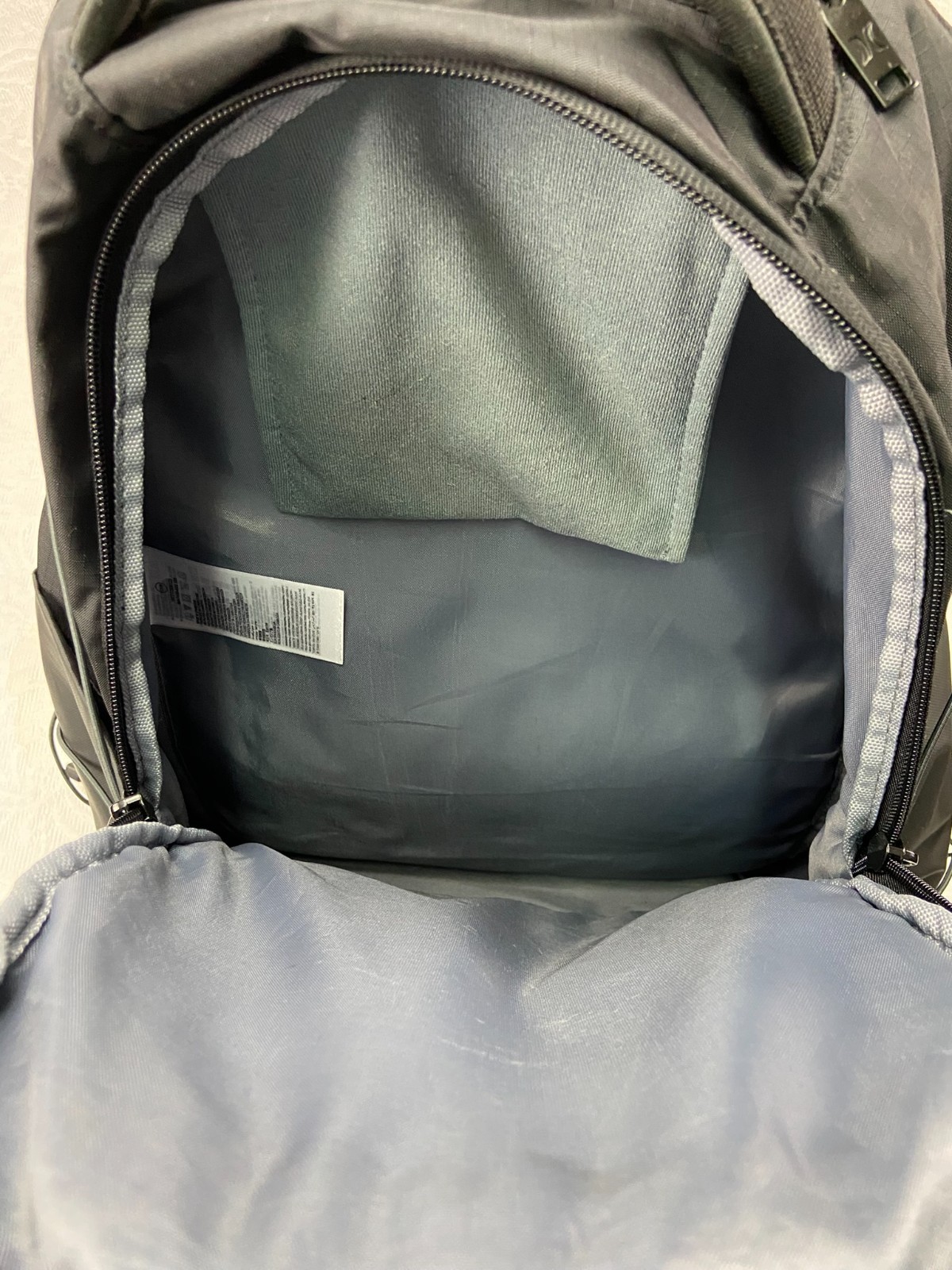 Hurley 18 in Black Backpack with Laptop Sleeve (broken zipper)