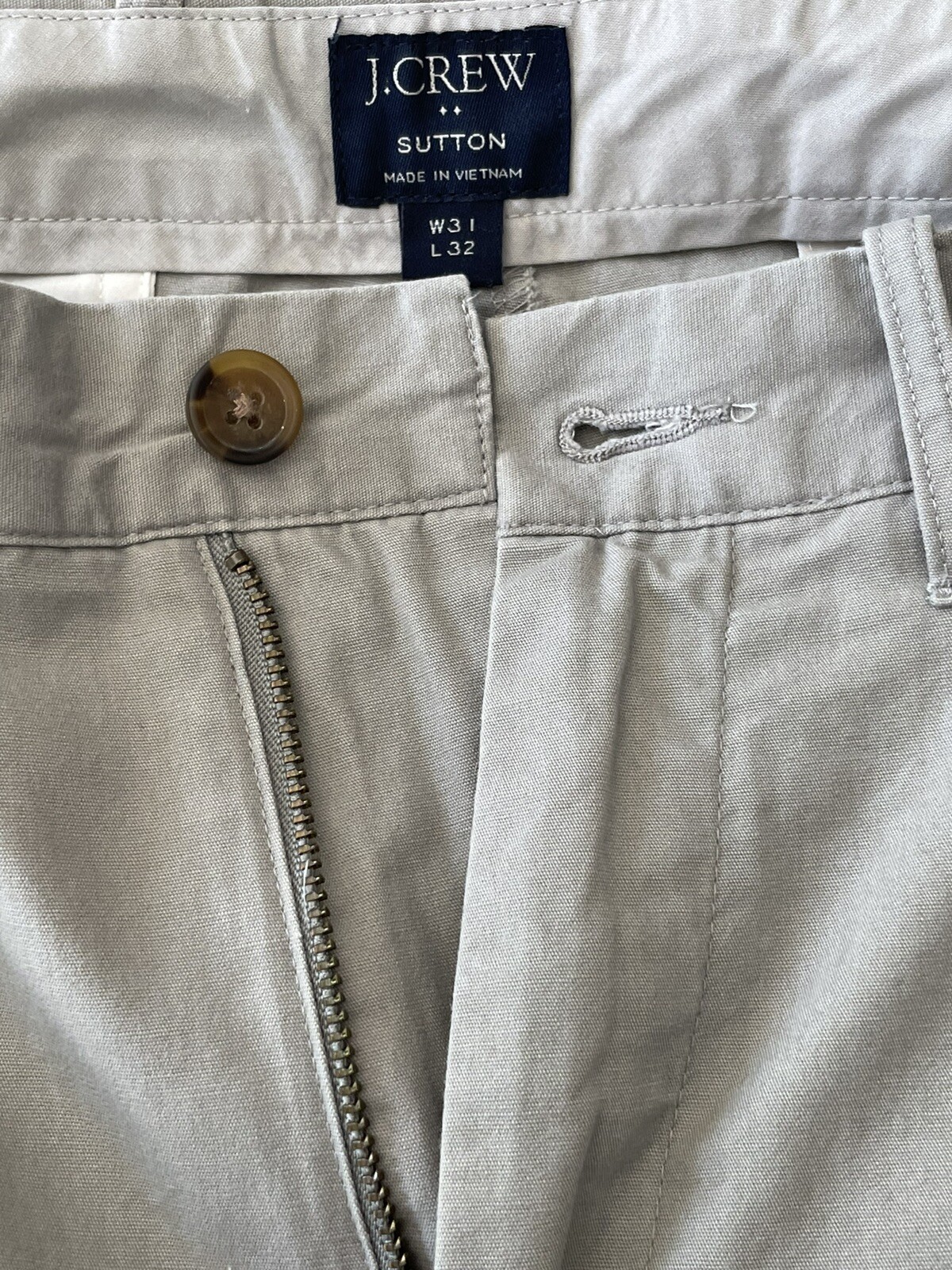 J. Crew The Sutton Chino Pants Men’s Size 31 Gray Khaki Flat Front 31×32 Slacks