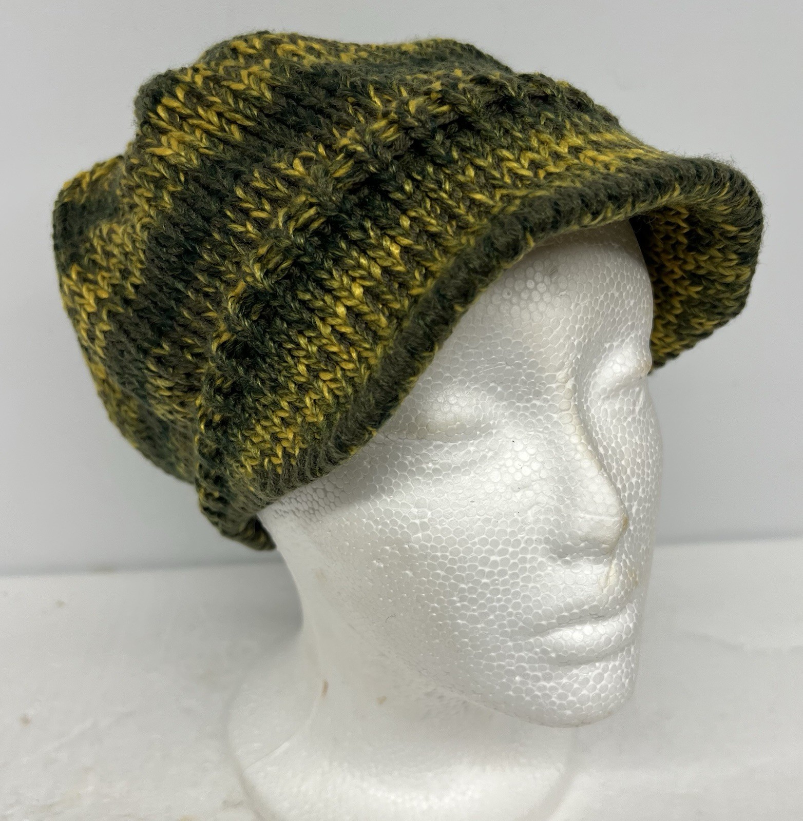 Beanie Stocking Cap w Visor Bill Knit Skull Hat Brim Green 100% Acrylic NEW