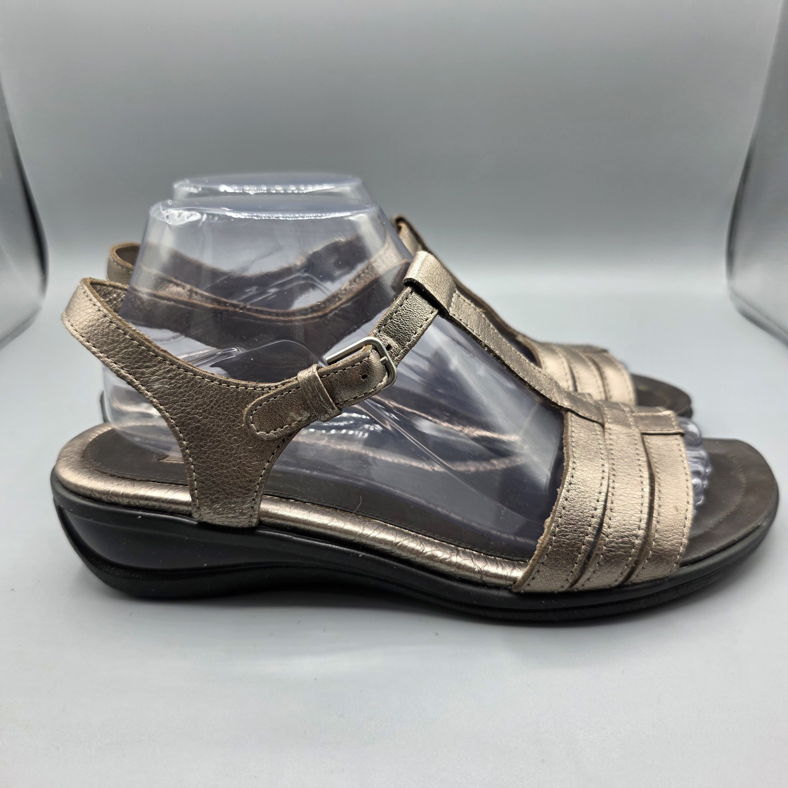 Ecco Flash Sandals Womens 40 Gold Leather T-Strap Comfort Wedge Metallic Buckle
