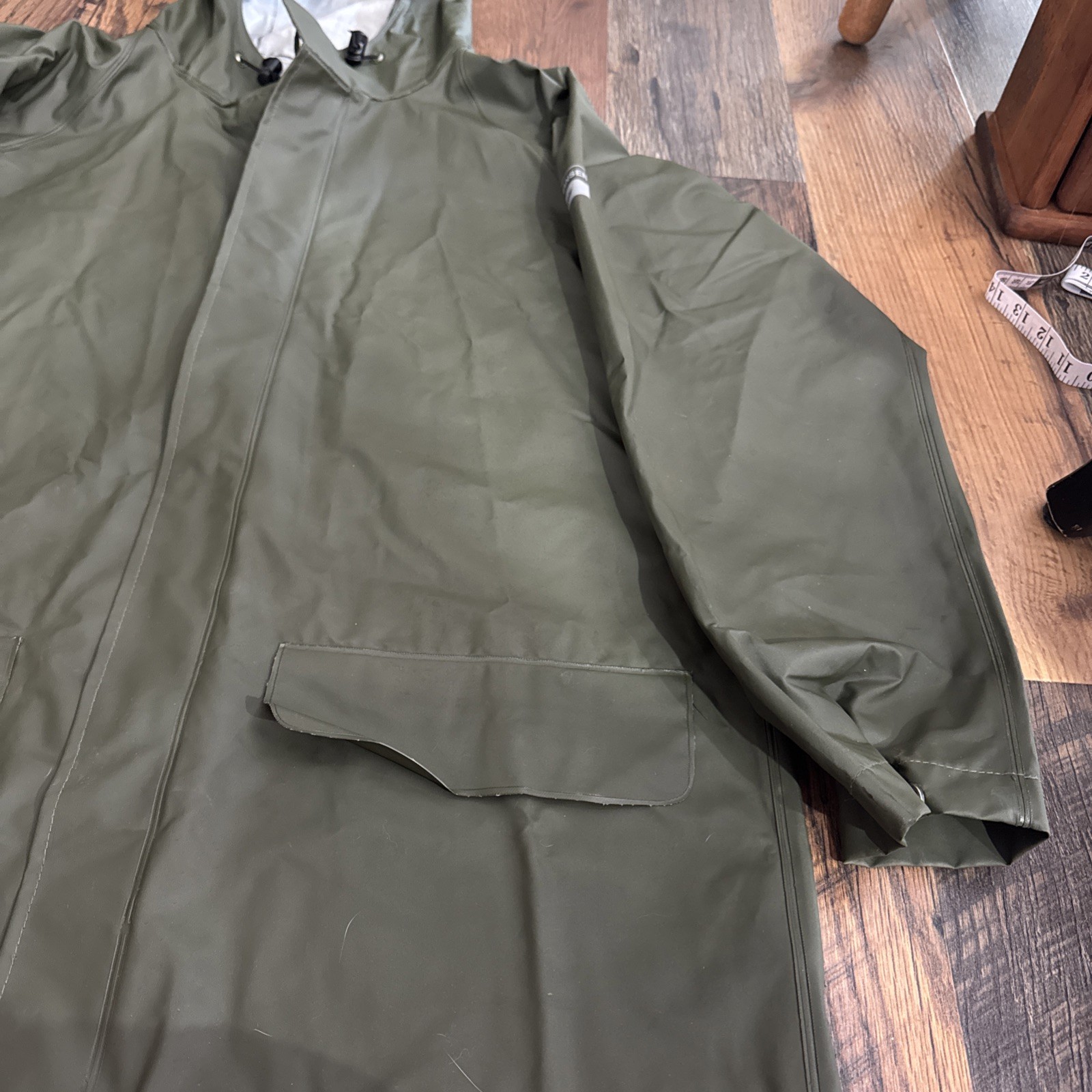 Helly Hansen Jacket Mens L Green Hooded Workwear Rain Coat Waterproof PVC