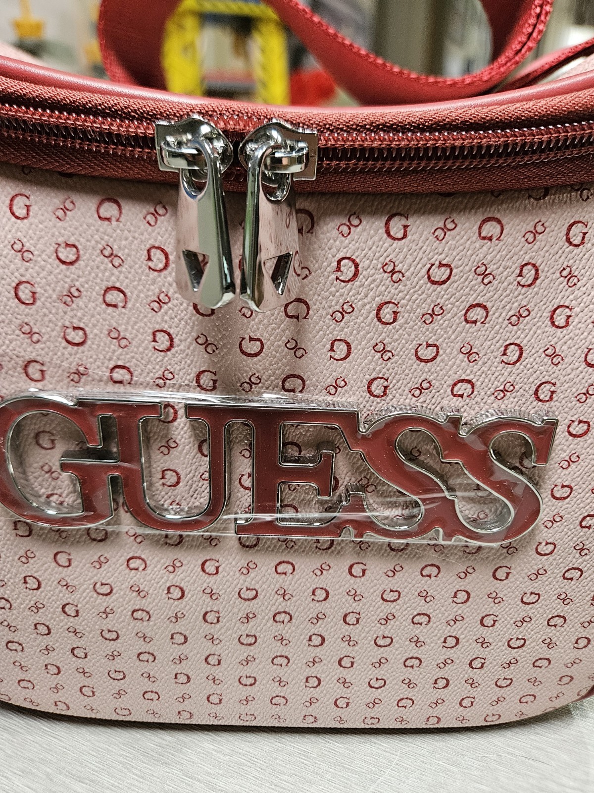 GUESS NEW Lux Lunch Box Insulated Burnaby Travel Red Mo.RCK9834069